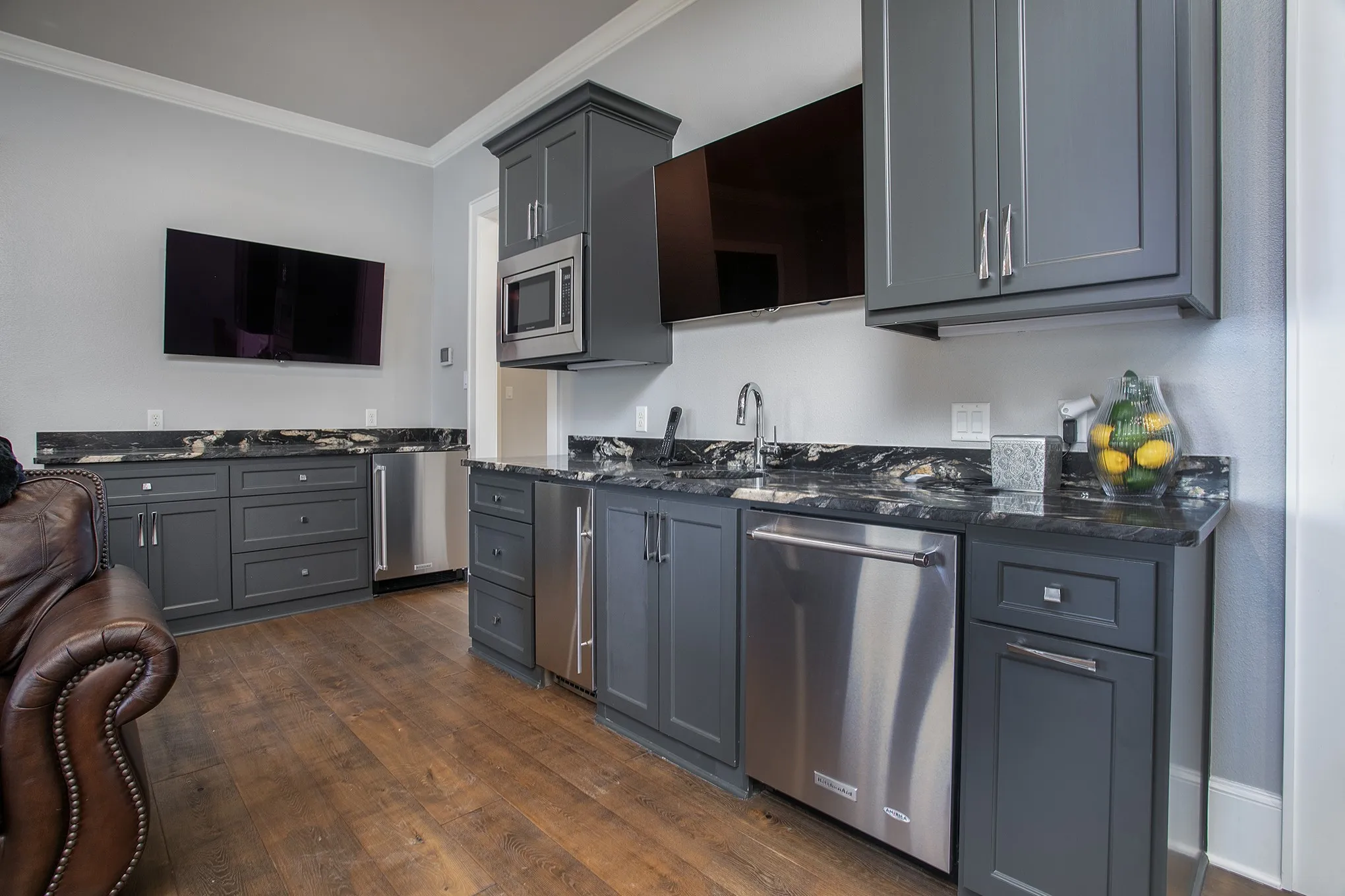 Single Family Residence For Sale in Henderson County , 21395 Jamison, Chandler, Texas 75758, 7 Bedrooms, 10 Bathrooms, 3 Garage spaces, 9,034 Sqft, built in 2016, Preowned, Price $4,200,000, mls#20723770, Real Estate Agent in Chandler, Homes For Sale in Henderson county, Homes For Sale in Chandler, Realtor in Chandler Texas, Real Estate Brokerage Independent Realty Texas, Luminita Cordes Realtor