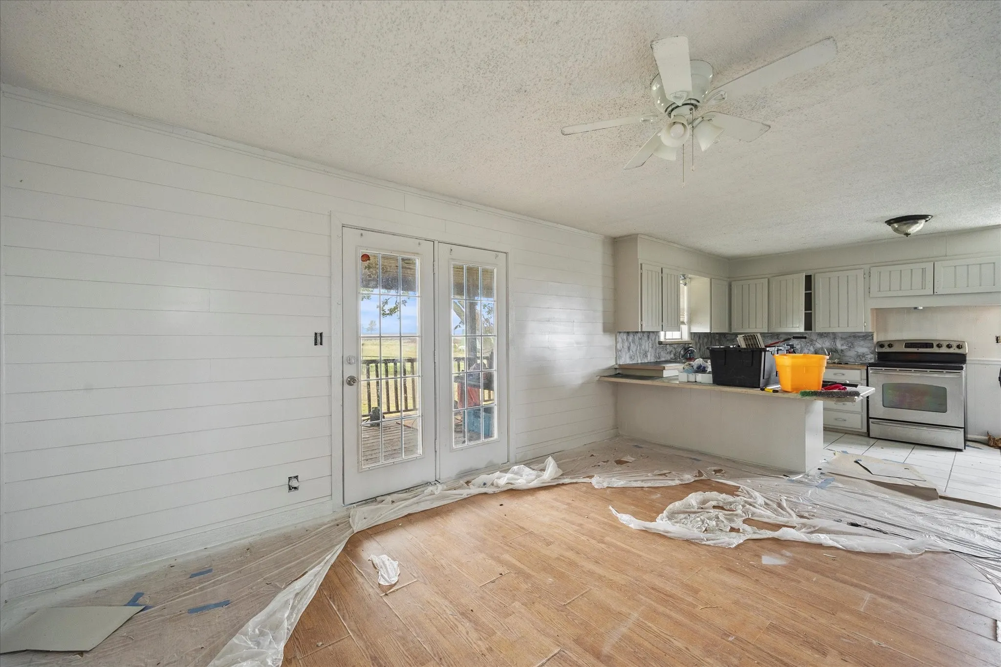 Single Family Residence For Sale in Rockwall County , 555 Cornelius Road, Rockwall, Texas 75087, 3 Bedroom, 1 Bathroom, Garage spaces, 1,750 Sqft, built in 1960, Preowned, mls#20731116, Real Estate Agent in Rockwall, Homes For Sale in Rockwall county, Homes For Sale in Rockwall, Realtor in Rockwall Texas, Real Estate Brokerage Independent Realty Texas, Luminita Cordes Realtor