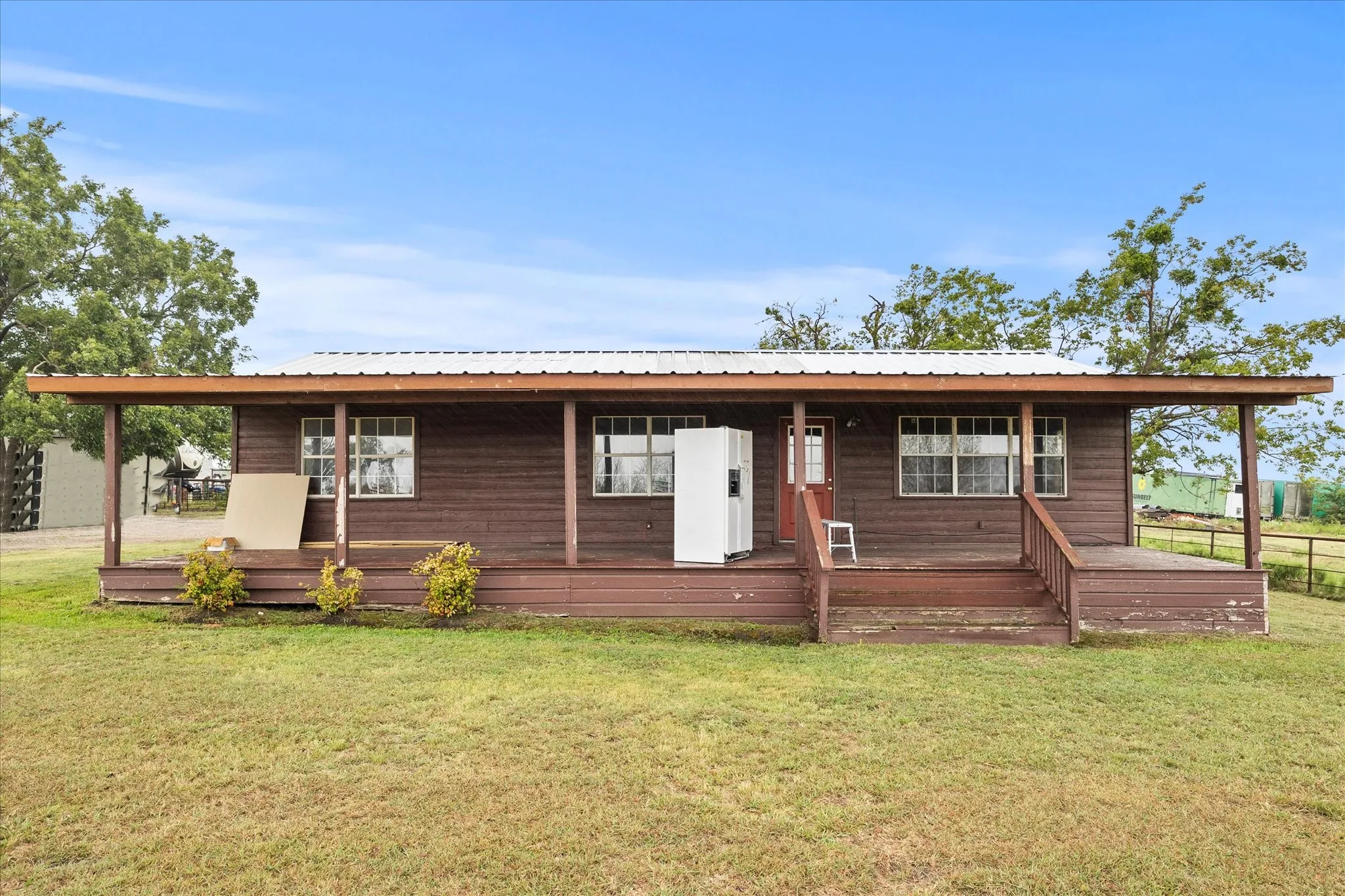 Single Family Residence For Sale in Rockwall County , 555 Cornelius Road, Rockwall, Texas 75087, 3 Bedroom, 1 Bathroom, Garage spaces, 1,750 Sqft, built in 1960, Preowned, mls#20731116, Real Estate Agent in Rockwall, Homes For Sale in Rockwall county, Homes For Sale in Rockwall, Realtor in Rockwall Texas, Real Estate Brokerage Independent Realty Texas, Luminita Cordes Realtor