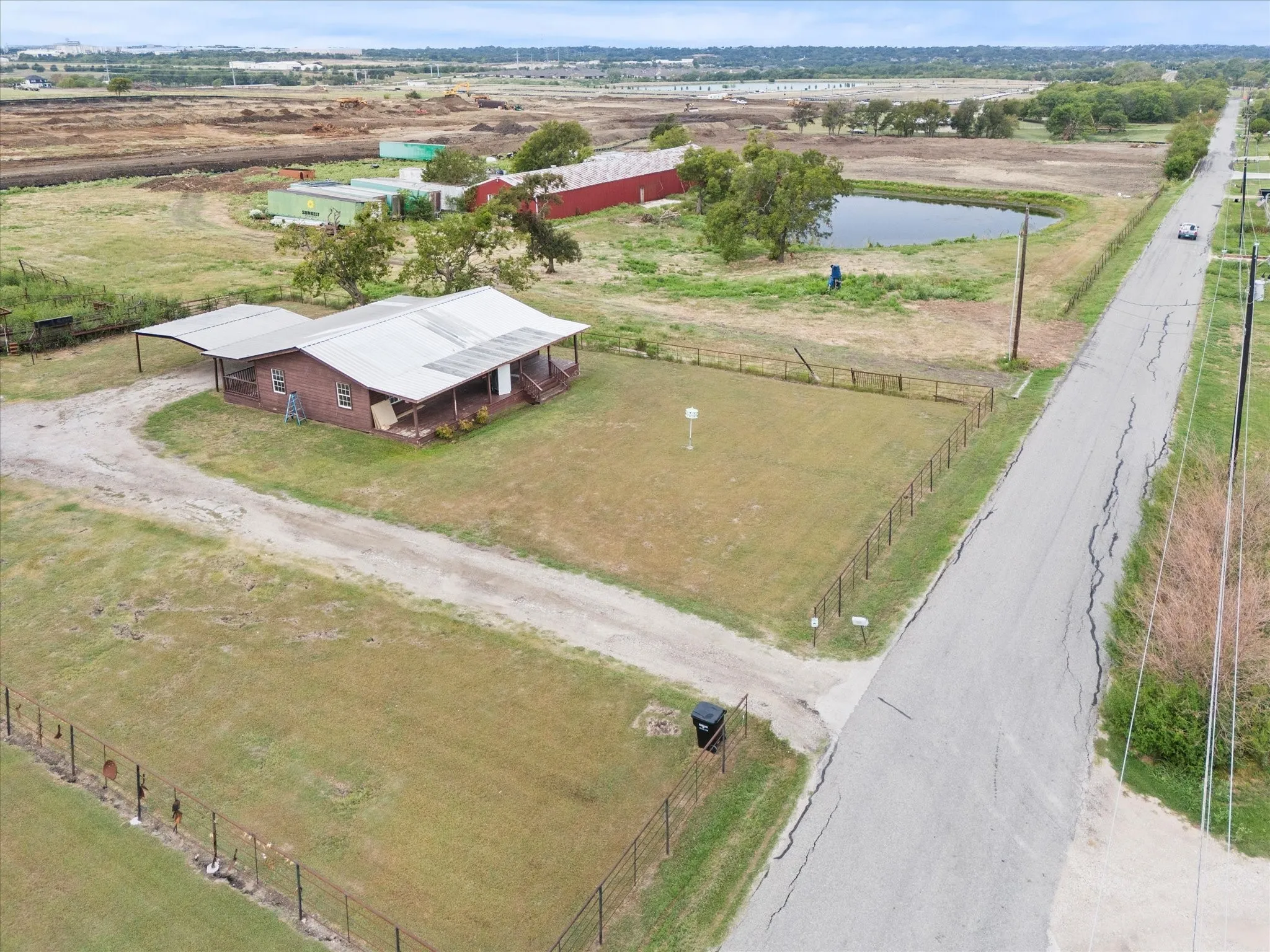 Single Family Residence For Sale in Rockwall County , 555 Cornelius Road, Rockwall, Texas 75087, 3 Bedroom, 1 Bathroom, Garage spaces, 1,750 Sqft, built in 1960, Preowned, mls#20731116, Real Estate Agent in Rockwall, Homes For Sale in Rockwall county, Homes For Sale in Rockwall, Realtor in Rockwall Texas, Real Estate Brokerage Independent Realty Texas, Luminita Cordes Realtor
