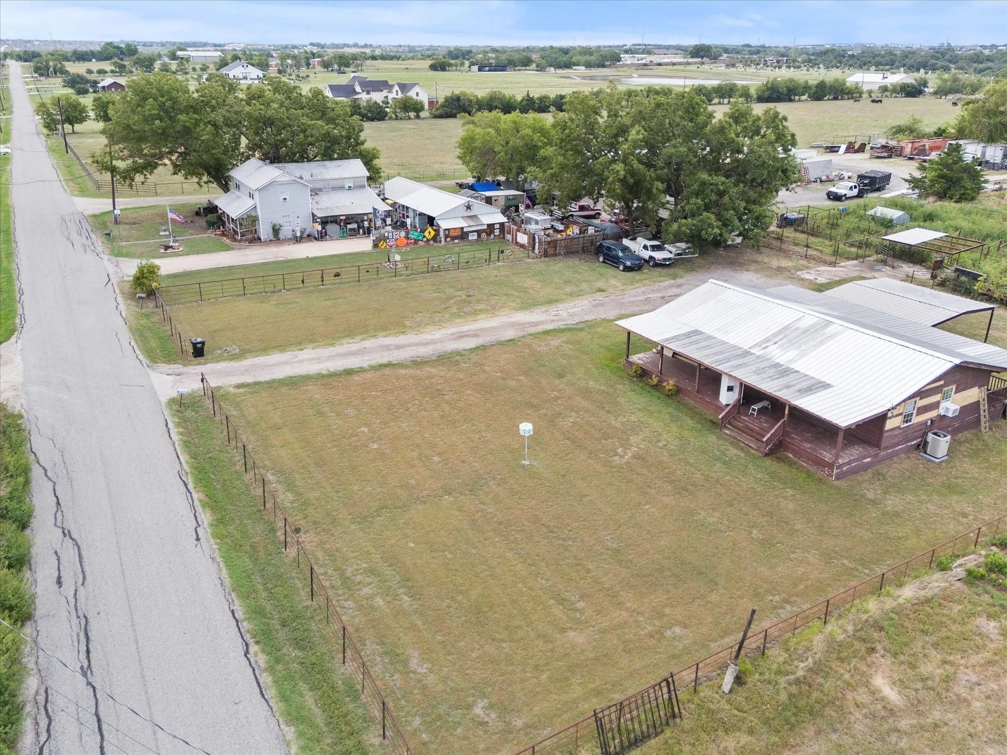 Single Family Residence For Sale in Rockwall County , 555 Cornelius Road, Rockwall, Texas 75087, 3 Bedroom, 1 Bathroom, Garage spaces, 1,750 Sqft, built in 1960, Preowned, mls#20731116, Real Estate Agent in Rockwall, Homes For Sale in Rockwall county, Homes For Sale in Rockwall, Realtor in Rockwall Texas, Real Estate Brokerage Independent Realty Texas, Luminita Cordes Realtor