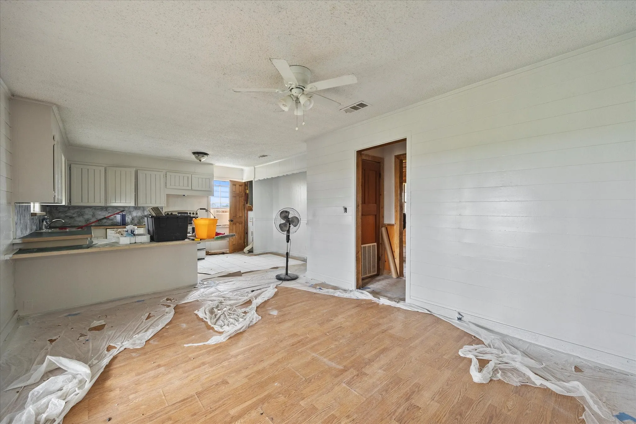 Single Family Residence For Sale in Rockwall County , 555 Cornelius Road, Rockwall, Texas 75087, 3 Bedroom, 1 Bathroom, Garage spaces, 1,750 Sqft, built in 1960, Preowned, mls#20731116, Real Estate Agent in Rockwall, Homes For Sale in Rockwall county, Homes For Sale in Rockwall, Realtor in Rockwall Texas, Real Estate Brokerage Independent Realty Texas, Luminita Cordes Realtor