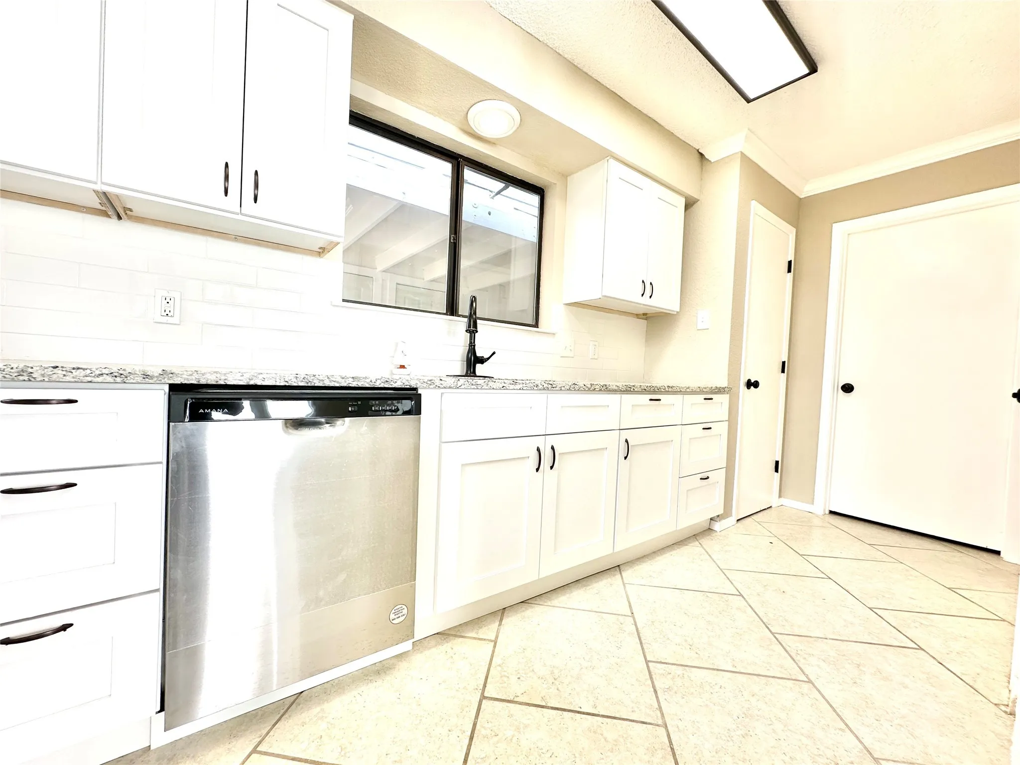 Townhouse For Sale in Midland County , 4717 Fielder Street, Midland, Texas 79707, 3 Bedrooms, 3 Bathrooms, 2 Garage spaces, 1,500 Sqft, built in 1982, Preowned, Price $245,000, mls#20735319, Real Estate Agent in Midland, Homes For Sale in Midland county, Homes For Sale in Midland, Realtor in Midland Texas, Real Estate Brokerage Independent Realty Texas, Luminita Cordes Realtor