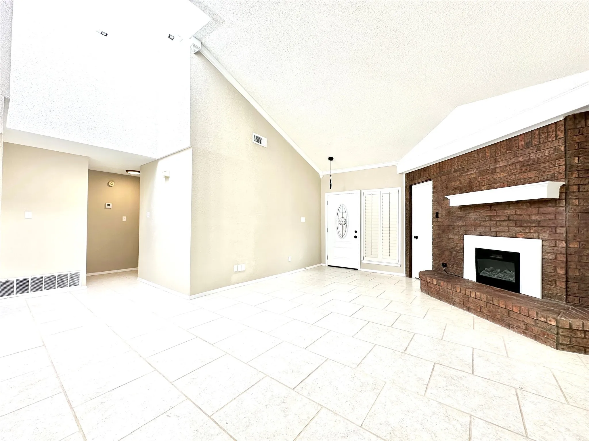 Townhouse For Sale in Midland County , 4717 Fielder Street, Midland, Texas 79707, 3 Bedrooms, 3 Bathrooms, 2 Garage spaces, 1,500 Sqft, built in 1982, Preowned, Price $245,000, mls#20735319, Real Estate Agent in Midland, Homes For Sale in Midland county, Homes For Sale in Midland, Realtor in Midland Texas, Real Estate Brokerage Independent Realty Texas, Luminita Cordes Realtor