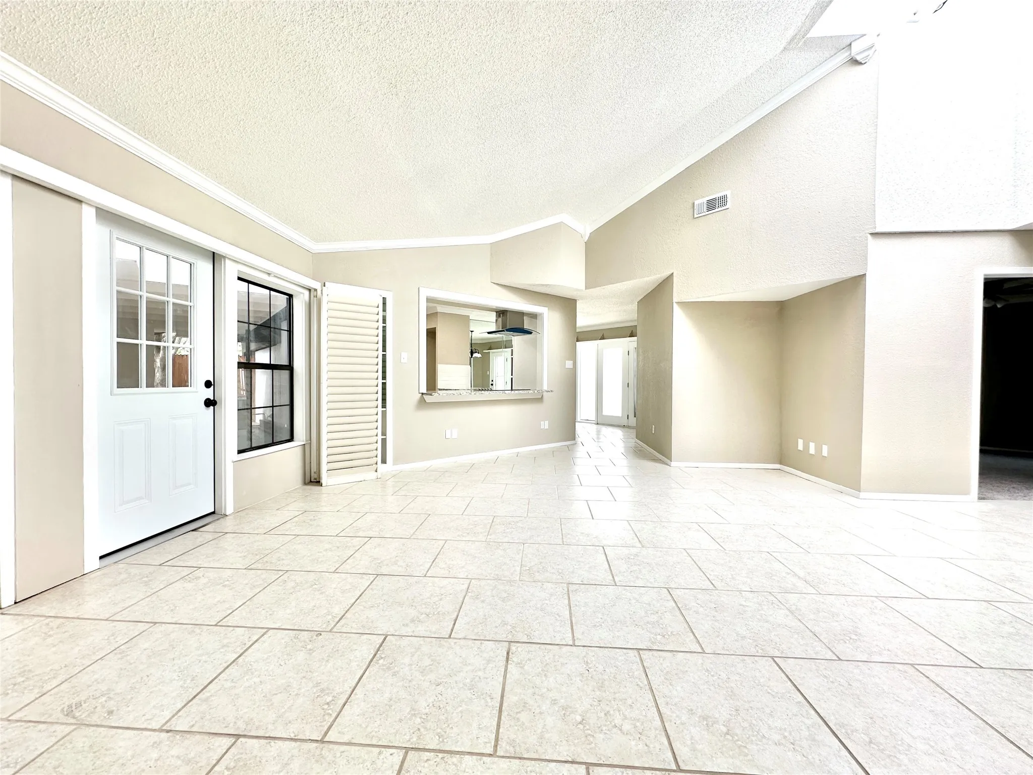 Townhouse For Sale in Midland County , 4717 Fielder Street, Midland, Texas 79707, 3 Bedrooms, 3 Bathrooms, 2 Garage spaces, 1,500 Sqft, built in 1982, Preowned, Price $245,000, mls#20735319, Real Estate Agent in Midland, Homes For Sale in Midland county, Homes For Sale in Midland, Realtor in Midland Texas, Real Estate Brokerage Independent Realty Texas, Luminita Cordes Realtor