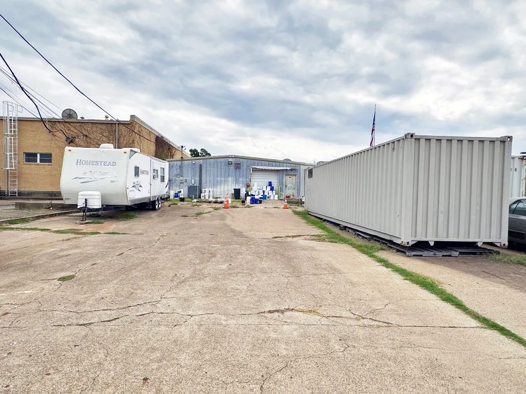 Retail For Sale in Henderson County , 407 E Tyler Street, Athens, Texas 75751, 0, 0, Garage spaces, 0 Sqft, built in 1977, Preowned, mls#20738514, Real Estate Agent in Athens, Homes For Sale in Henderson county, Homes For Sale in Athens, Realtor in Athens Texas, Real Estate Brokerage Independent Realty Texas, Luminita Cordes Realtor