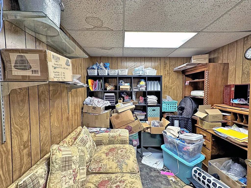 Retail For Sale in Henderson County , 407 E Tyler Street, Athens, Texas 75751, 0, 0, Garage spaces, 0 Sqft, built in 1977, Preowned, mls#20738514, Real Estate Agent in Athens, Homes For Sale in Henderson county, Homes For Sale in Athens, Realtor in Athens Texas, Real Estate Brokerage Independent Realty Texas, Luminita Cordes Realtor