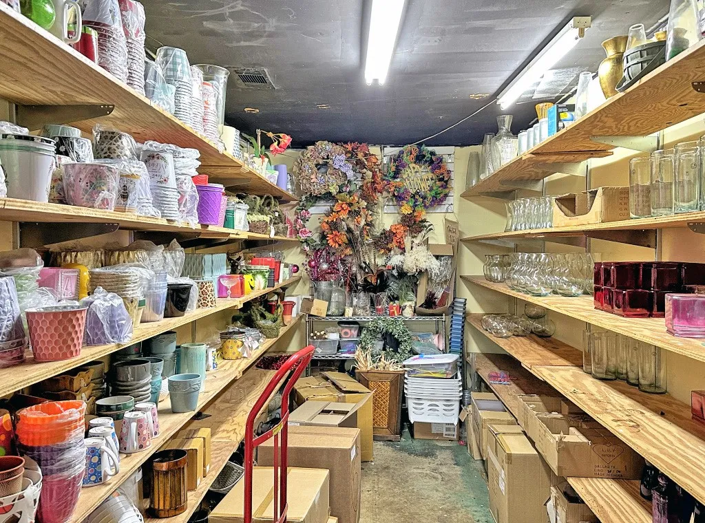 Retail For Sale in Henderson County , 407 E Tyler Street, Athens, Texas 75751, 0, 0, Garage spaces, 0 Sqft, built in 1977, Preowned, mls#20738514, Real Estate Agent in Athens, Homes For Sale in Henderson county, Homes For Sale in Athens, Realtor in Athens Texas, Real Estate Brokerage Independent Realty Texas, Luminita Cordes Realtor