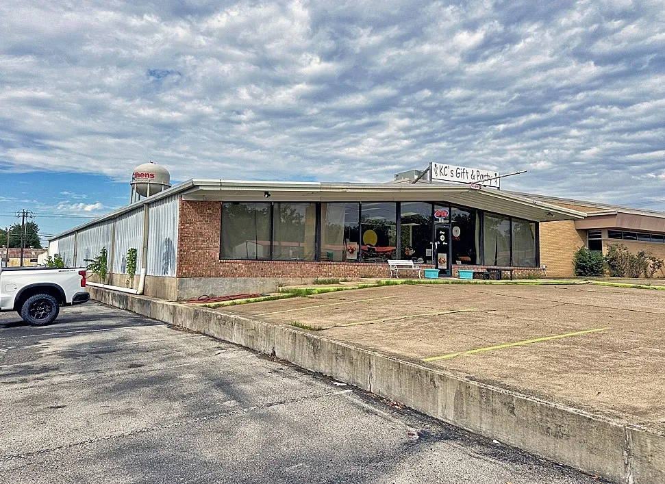 Retail For Sale in Henderson County , 407 E Tyler Street, Athens, Texas 75751, 0, 0, Garage spaces, 0 Sqft, built in 1977, Preowned, mls#20738514, Real Estate Agent in Athens, Homes For Sale in Henderson county, Homes For Sale in Athens, Realtor in Athens Texas, Real Estate Brokerage Independent Realty Texas, Luminita Cordes Realtor