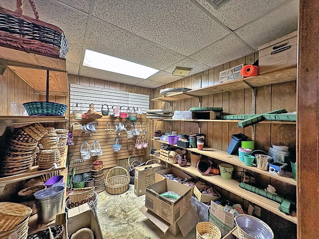Retail For Sale in Henderson County , 407 E Tyler Street, Athens, Texas 75751, 0, 0, Garage spaces, 0 Sqft, built in 1977, Preowned, mls#20738514, Real Estate Agent in Athens, Homes For Sale in Henderson county, Homes For Sale in Athens, Realtor in Athens Texas, Real Estate Brokerage Independent Realty Texas, Luminita Cordes Realtor