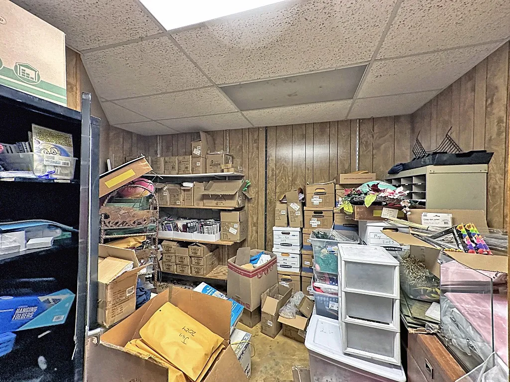 Retail For Sale in Henderson County , 407 E Tyler Street, Athens, Texas 75751, 0, 0, Garage spaces, 0 Sqft, built in 1977, Preowned, mls#20738514, Real Estate Agent in Athens, Homes For Sale in Henderson county, Homes For Sale in Athens, Realtor in Athens Texas, Real Estate Brokerage Independent Realty Texas, Luminita Cordes Realtor