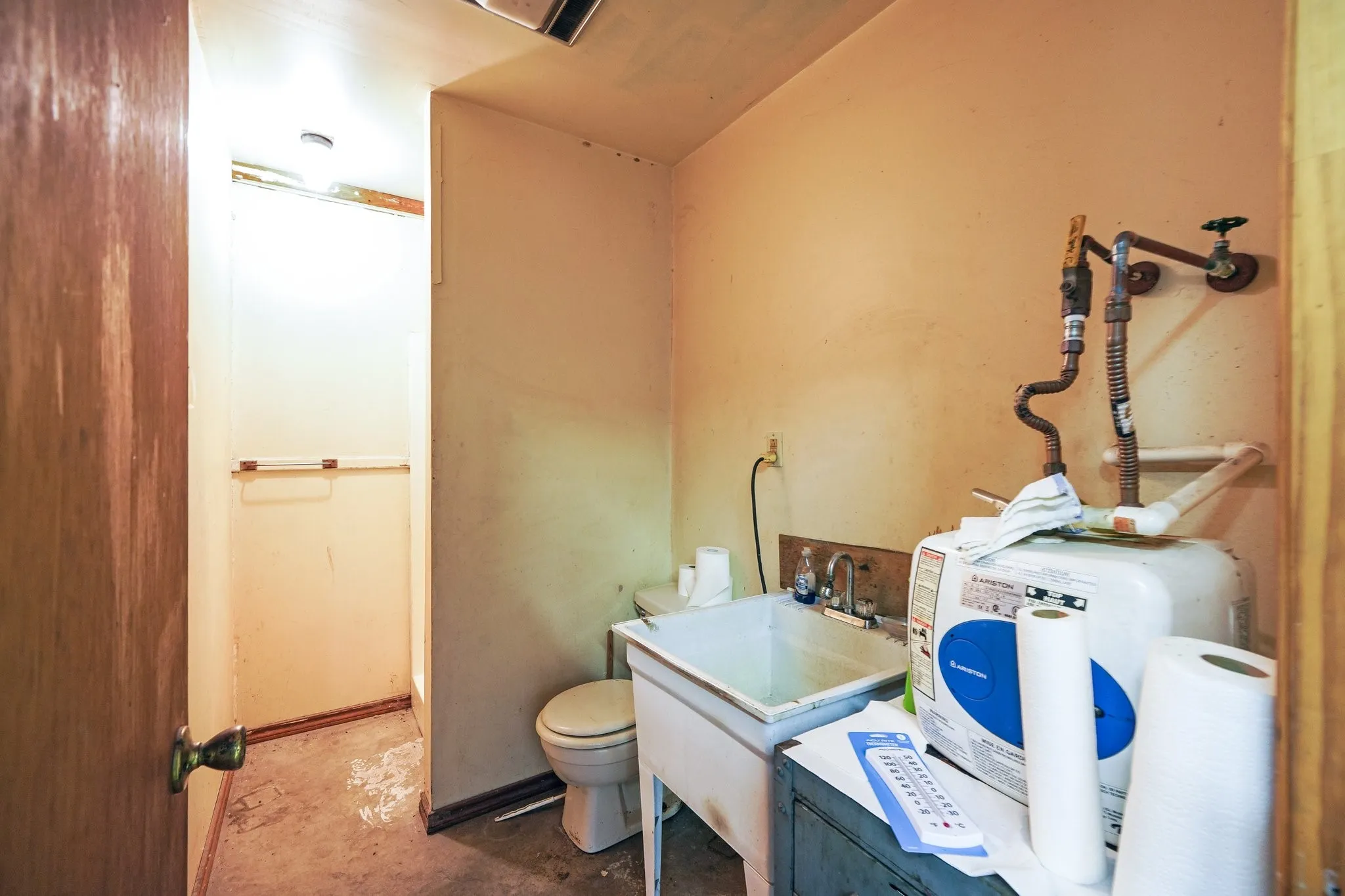 Bathroom area with sink