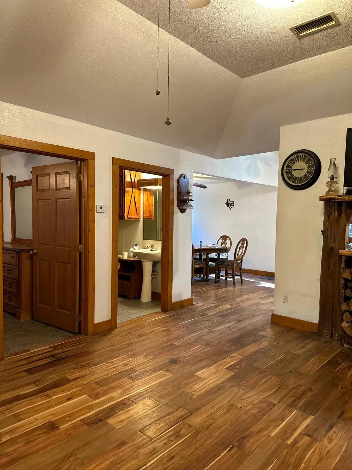 Single Family Residence For Sale in Smith County , 11420 County Road 420, Tyler, Texas 75704, 3 Bedroom, 2 Bathroom, Garage spaces, 2,200 Sqft, built in 2016, mls#20741530, Real Estate Agent in Tyler, Homes For Sale in Smith county, Homes For Sale in Tyler, Realtor in Tyler Texas, Real Estate Brokerage Independent Realty Texas, Luminita Cordes Realtor