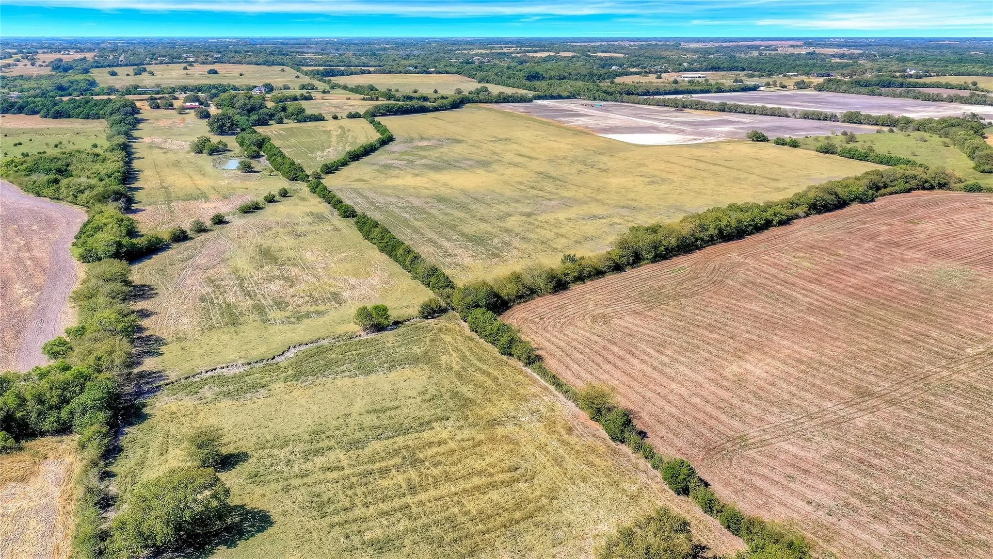 Birds eye view of property featuring a rural view