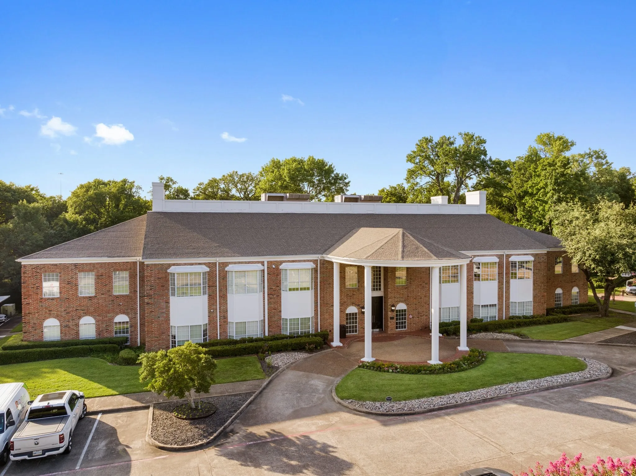 This building gives a stunning first impression for your business!