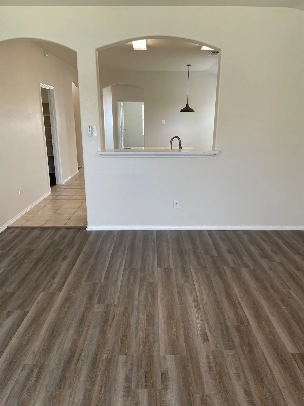 Single Family Residence For Sale in Tarrant County , 5705 Country Valley Lane, Fort Worth, Texas 76179, 3 Bedroom, 2 Bathroom, 2 Garage spaces, 1,898 Sqft, built in 2006, mls#20743989, Real Estate Agent in Fort Worth, Homes For Sale in Tarrant county, Homes For Sale in Fort Worth, Realtor in Fort Worth Texas, Real Estate Brokerage Independent Realty Texas, Luminita Cordes Realtor