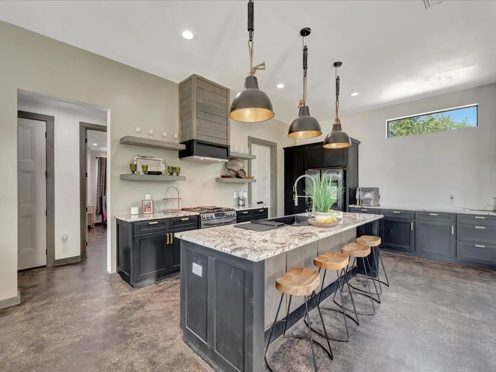 Single Family Residence For Sale in Angelina County , 191 Westview Drive, Lufkin, Texas 75904, 4 Bedrooms, 3 Bathrooms, 3 Garage spaces, 3,080 Sqft, built in 2022, Preowned, Price $649,000, mls#20748479, Real Estate Agent in Lufkin, Homes For Sale in Angelina county, Homes For Sale in Lufkin, Realtor in Lufkin Texas, Real Estate Brokerage Independent Realty Texas, Luminita Cordes Realtor