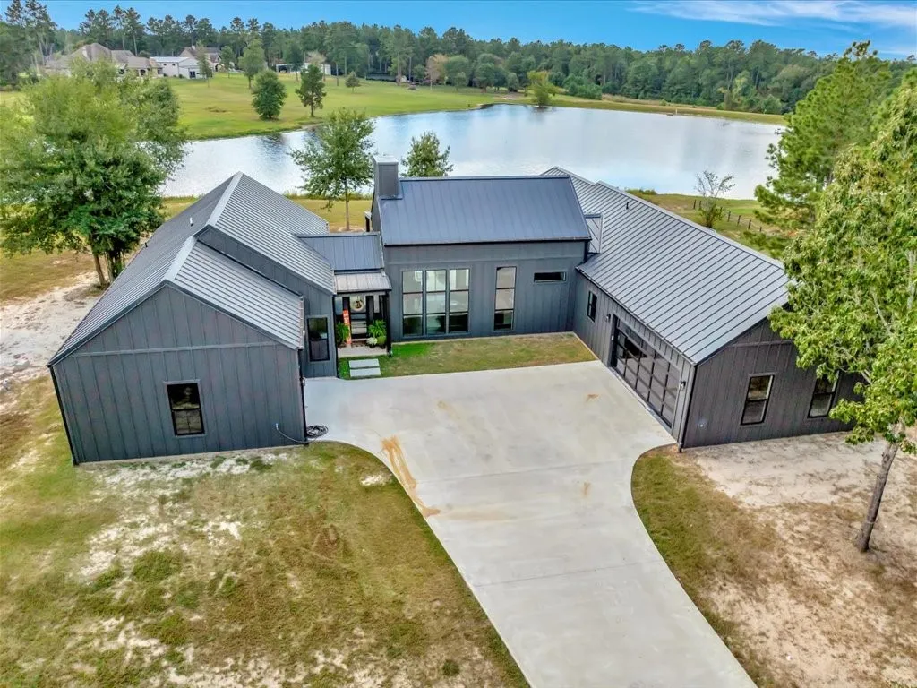 Single Family Residence For Sale in Angelina County , 191 Westview Drive, Lufkin, Texas 75904, 4 Bedrooms, 3 Bathrooms, 3 Garage spaces, 3,080 Sqft, built in 2022, Preowned, Price $649,000, mls#20748479, Real Estate Agent in Lufkin, Homes For Sale in Angelina county, Homes For Sale in Lufkin, Realtor in Lufkin Texas, Real Estate Brokerage Independent Realty Texas, Luminita Cordes Realtor