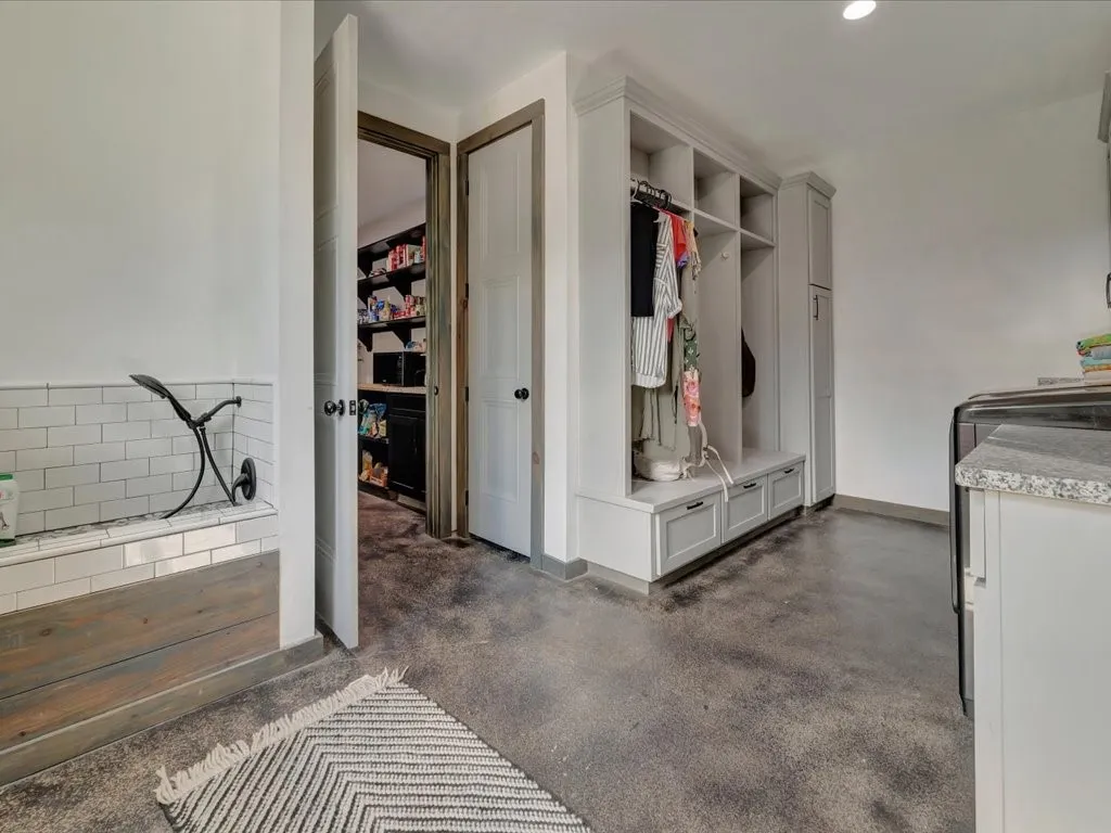Single Family Residence For Sale in Angelina County , 191 Westview Drive, Lufkin, Texas 75904, 4 Bedrooms, 3 Bathrooms, 3 Garage spaces, 3,080 Sqft, built in 2022, Preowned, Price $649,000, mls#20748479, Real Estate Agent in Lufkin, Homes For Sale in Angelina county, Homes For Sale in Lufkin, Realtor in Lufkin Texas, Real Estate Brokerage Independent Realty Texas, Luminita Cordes Realtor