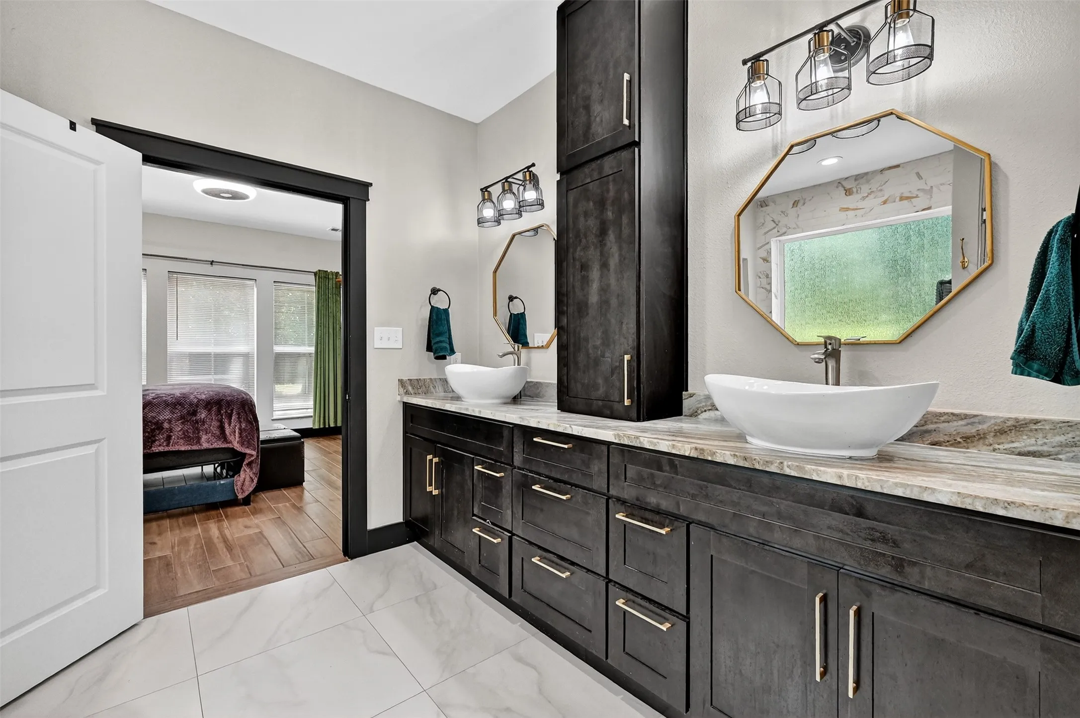 Single Family Residence For Sale in Grayson County , 610 Deleon Street, Denison, Texas 75020, 4 Bedroom, 3 Bathroom, 2 Garage spaces, 2,687 Sqft, built in 2019, Preowned, mls#20745072, Real Estate Agent in Denison, Homes For Sale in Grayson county, Homes For Sale in Denison, Realtor in Denison Texas, Real Estate Brokerage Independent Realty Texas, Luminita Cordes Realtor