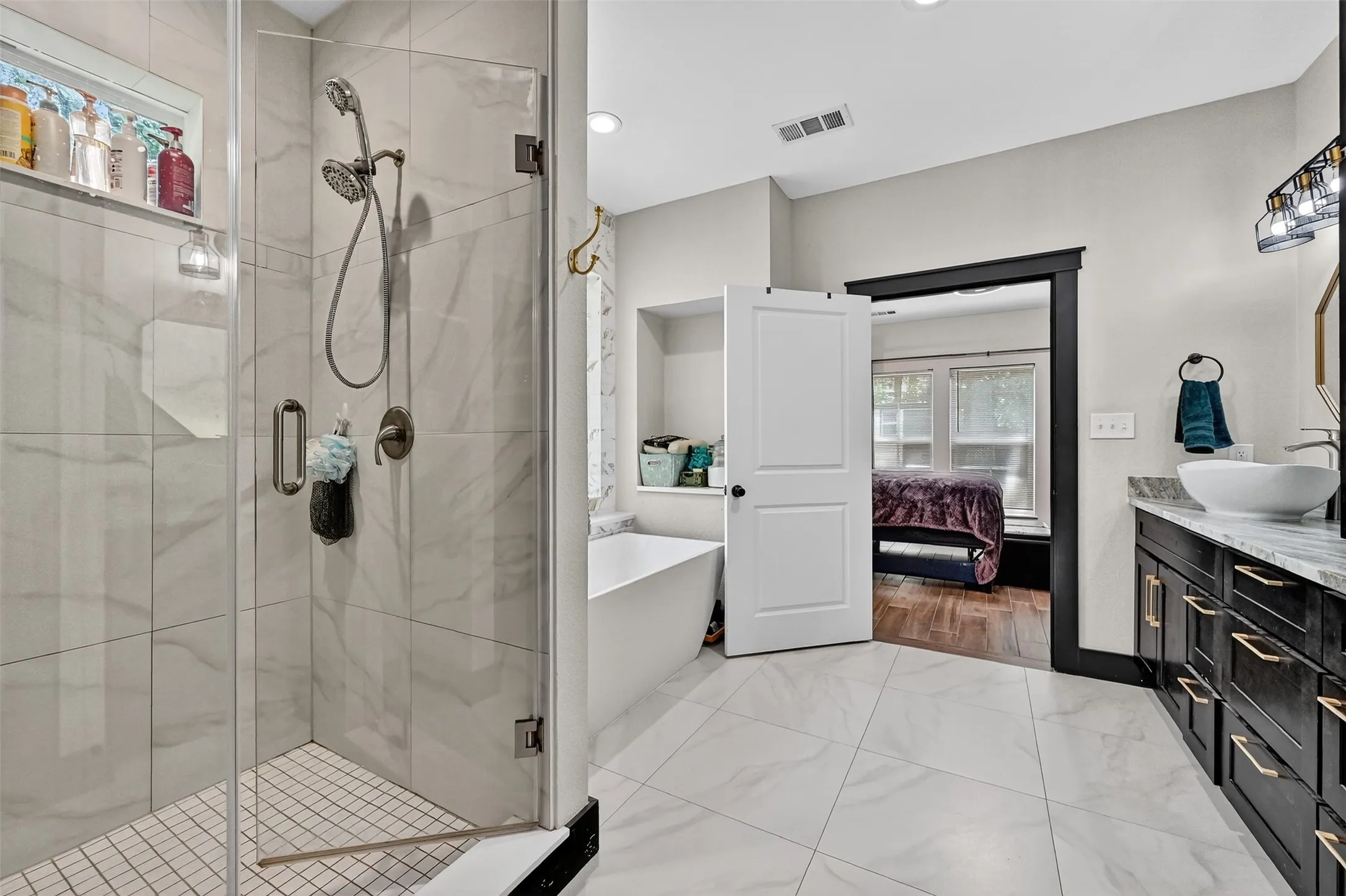 Single Family Residence For Sale in Grayson County , 610 Deleon Street, Denison, Texas 75020, 4 Bedroom, 3 Bathroom, 2 Garage spaces, 2,687 Sqft, built in 2019, Preowned, mls#20745072, Real Estate Agent in Denison, Homes For Sale in Grayson county, Homes For Sale in Denison, Realtor in Denison Texas, Real Estate Brokerage Independent Realty Texas, Luminita Cordes Realtor