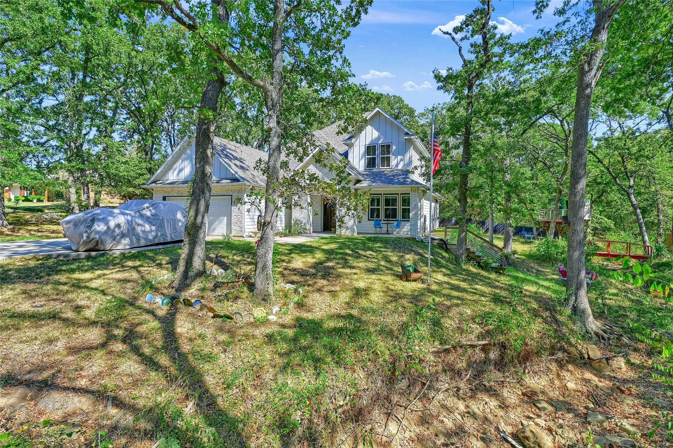 Single Family Residence For Sale in Grayson County , 610 Deleon Street, Denison, Texas 75020, 4 Bedroom, 3 Bathroom, 2 Garage spaces, 2,687 Sqft, built in 2019, Preowned, mls#20745072, Real Estate Agent in Denison, Homes For Sale in Grayson county, Homes For Sale in Denison, Realtor in Denison Texas, Real Estate Brokerage Independent Realty Texas, Luminita Cordes Realtor