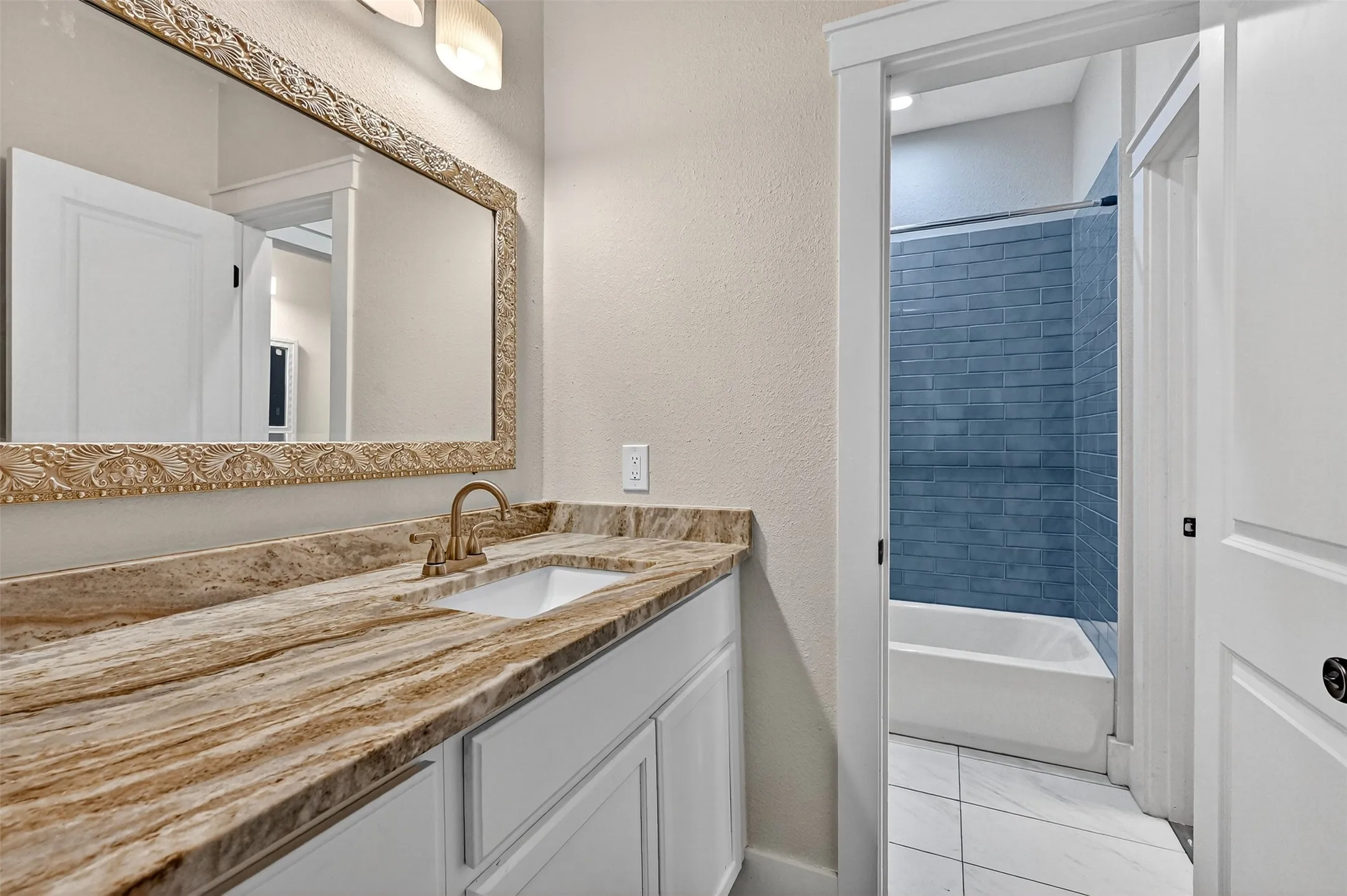 Single Family Residence For Sale in Grayson County , 610 Deleon Street, Denison, Texas 75020, 4 Bedroom, 3 Bathroom, 2 Garage spaces, 2,687 Sqft, built in 2019, Preowned, mls#20745072, Real Estate Agent in Denison, Homes For Sale in Grayson county, Homes For Sale in Denison, Realtor in Denison Texas, Real Estate Brokerage Independent Realty Texas, Luminita Cordes Realtor