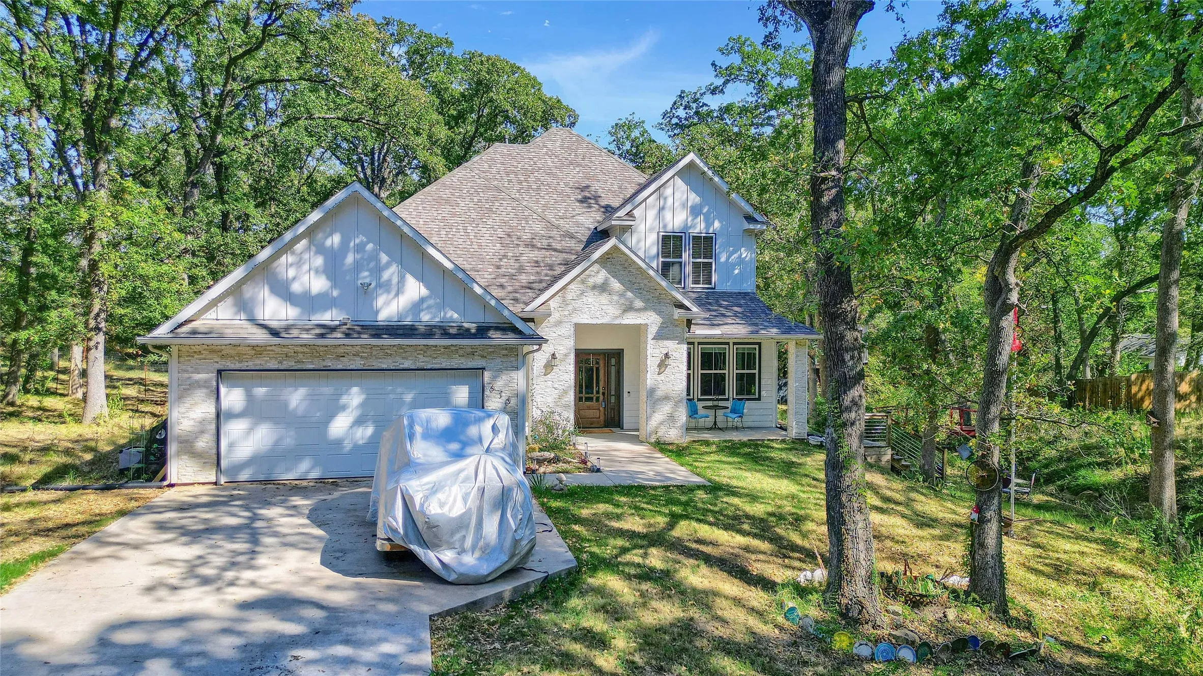 Single Family Residence For Sale in Grayson County , 610 Deleon Street, Denison, Texas 75020, 4 Bedroom, 3 Bathroom, 2 Garage spaces, 2,687 Sqft, built in 2019, Preowned, mls#20745072, Real Estate Agent in Denison, Homes For Sale in Grayson county, Homes For Sale in Denison, Realtor in Denison Texas, Real Estate Brokerage Independent Realty Texas, Luminita Cordes Realtor