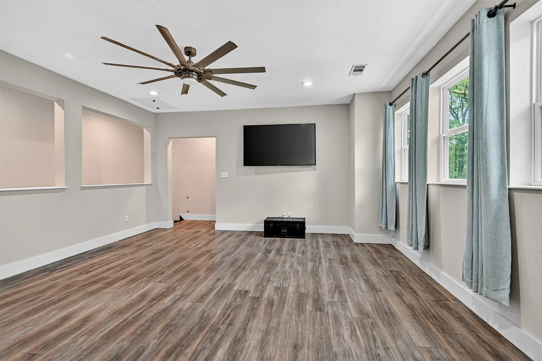 Single Family Residence For Sale in Grayson County , 610 Deleon Street, Denison, Texas 75020, 4 Bedroom, 3 Bathroom, 2 Garage spaces, 2,687 Sqft, built in 2019, Preowned, mls#20745072, Real Estate Agent in Denison, Homes For Sale in Grayson county, Homes For Sale in Denison, Realtor in Denison Texas, Real Estate Brokerage Independent Realty Texas, Luminita Cordes Realtor