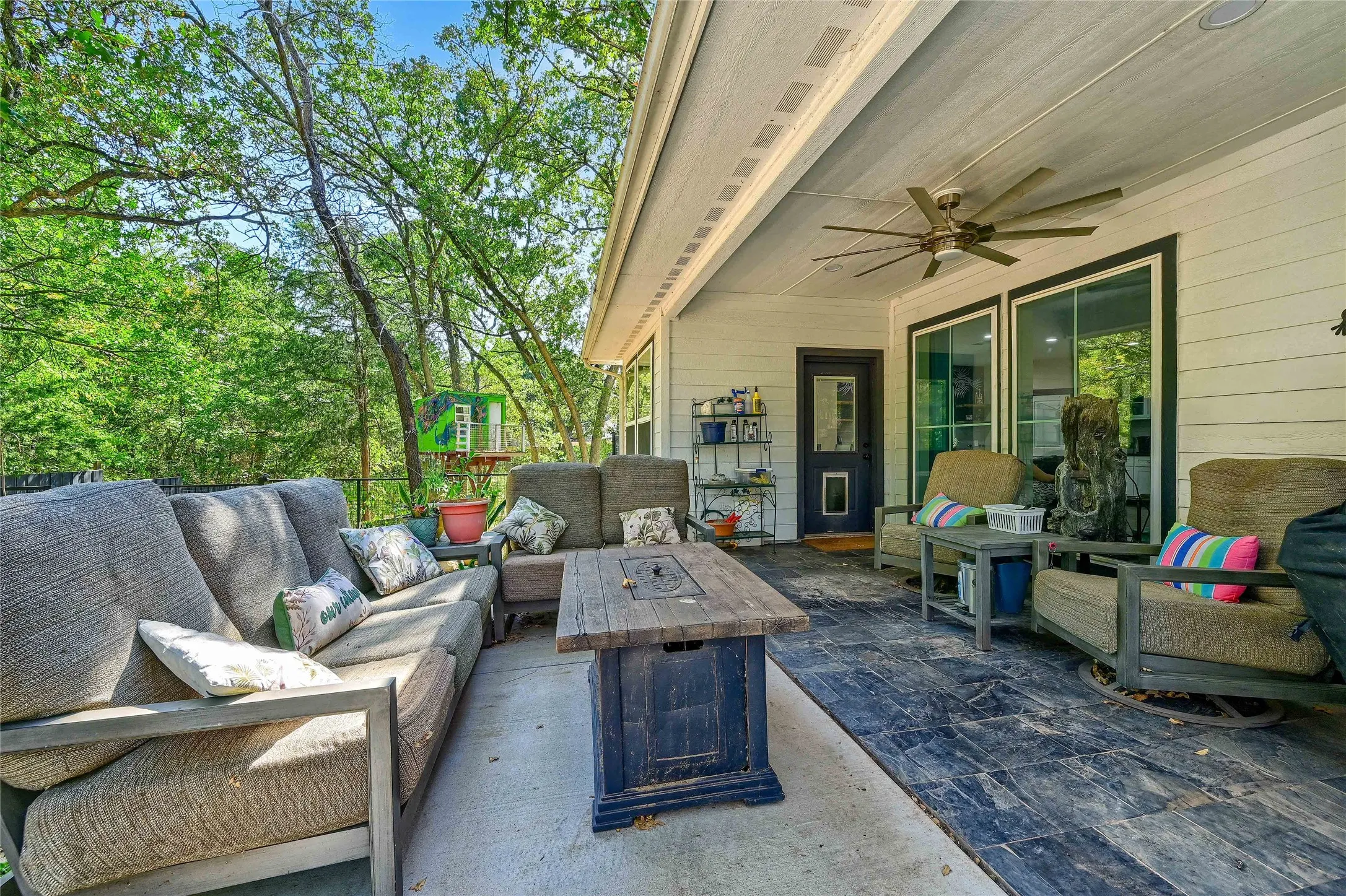 Single Family Residence For Sale in Grayson County , 610 Deleon Street, Denison, Texas 75020, 4 Bedroom, 3 Bathroom, 2 Garage spaces, 2,687 Sqft, built in 2019, Preowned, mls#20745072, Real Estate Agent in Denison, Homes For Sale in Grayson county, Homes For Sale in Denison, Realtor in Denison Texas, Real Estate Brokerage Independent Realty Texas, Luminita Cordes Realtor