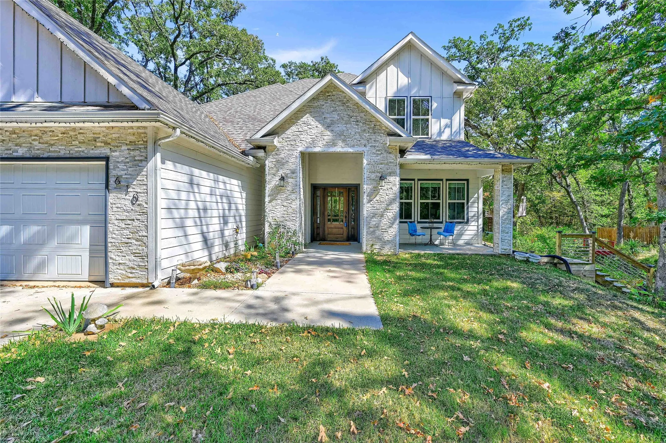 Single Family Residence For Sale in Grayson County , 610 Deleon Street, Denison, Texas 75020, 4 Bedroom, 3 Bathroom, 2 Garage spaces, 2,687 Sqft, built in 2019, Preowned, mls#20745072, Real Estate Agent in Denison, Homes For Sale in Grayson county, Homes For Sale in Denison, Realtor in Denison Texas, Real Estate Brokerage Independent Realty Texas, Luminita Cordes Realtor