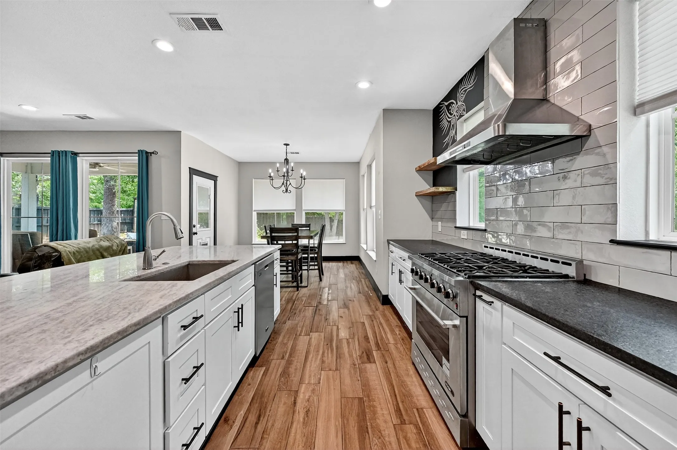 Single Family Residence For Sale in Grayson County , 610 Deleon Street, Denison, Texas 75020, 4 Bedroom, 3 Bathroom, 2 Garage spaces, 2,687 Sqft, built in 2019, Preowned, mls#20745072, Real Estate Agent in Denison, Homes For Sale in Grayson county, Homes For Sale in Denison, Realtor in Denison Texas, Real Estate Brokerage Independent Realty Texas, Luminita Cordes Realtor