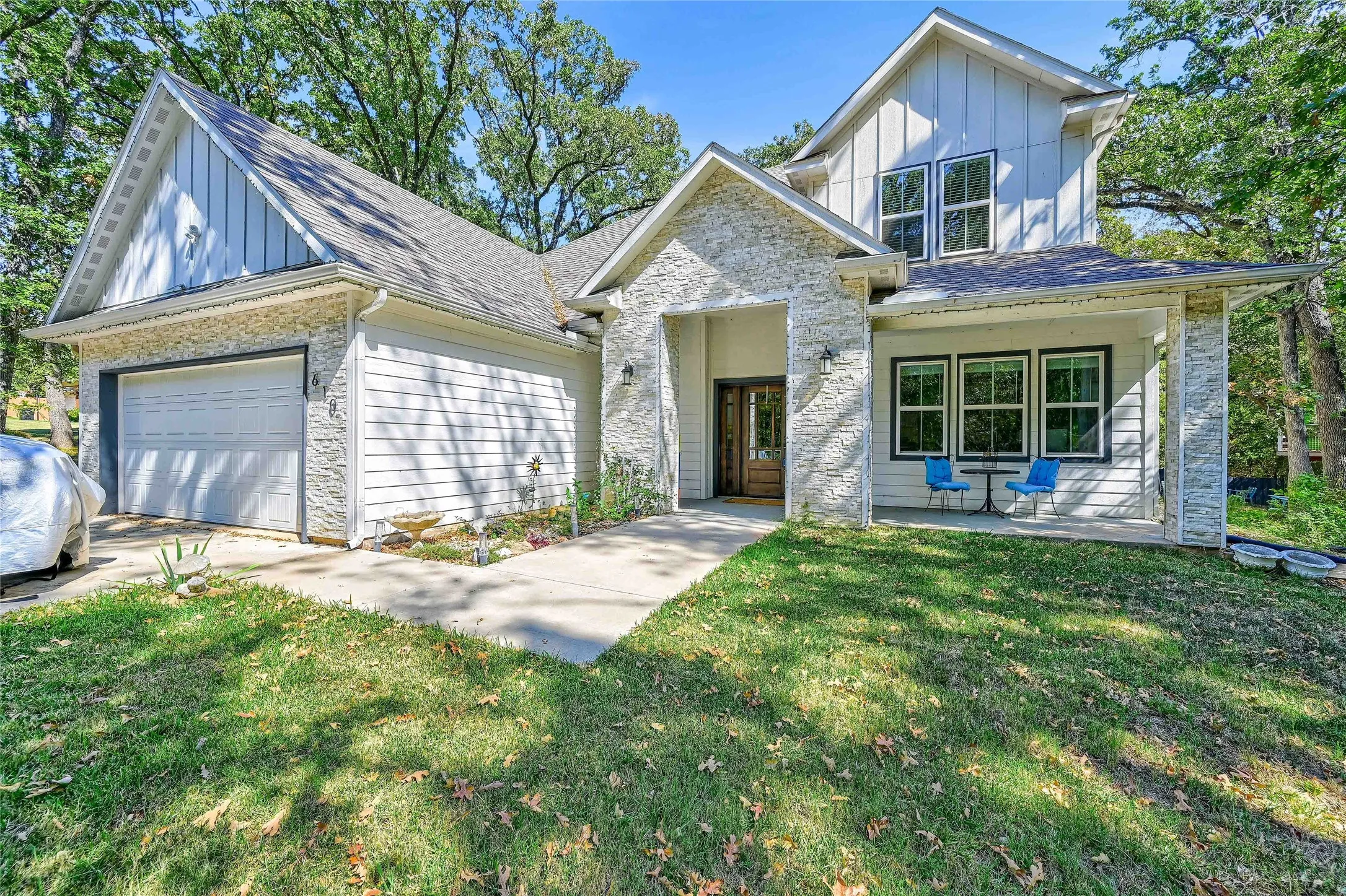 Single Family Residence For Sale in Grayson County , 610 Deleon Street, Denison, Texas 75020, 4 Bedroom, 3 Bathroom, 2 Garage spaces, 2,687 Sqft, built in 2019, Preowned, mls#20745072, Real Estate Agent in Denison, Homes For Sale in Grayson county, Homes For Sale in Denison, Realtor in Denison Texas, Real Estate Brokerage Independent Realty Texas, Luminita Cordes Realtor