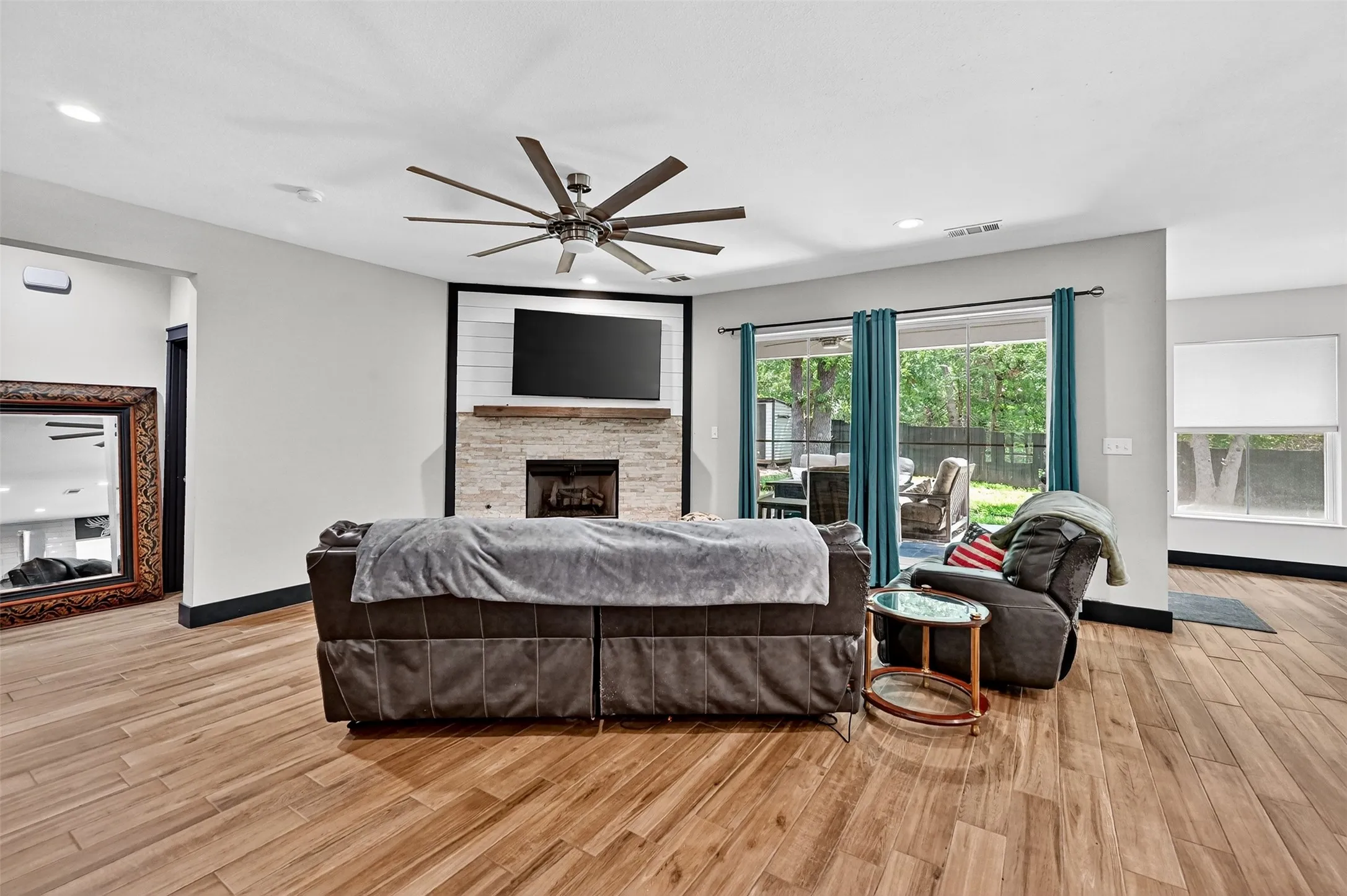 Single Family Residence For Sale in Grayson County , 610 Deleon Street, Denison, Texas 75020, 4 Bedroom, 3 Bathroom, 2 Garage spaces, 2,687 Sqft, built in 2019, Preowned, mls#20745072, Real Estate Agent in Denison, Homes For Sale in Grayson county, Homes For Sale in Denison, Realtor in Denison Texas, Real Estate Brokerage Independent Realty Texas, Luminita Cordes Realtor