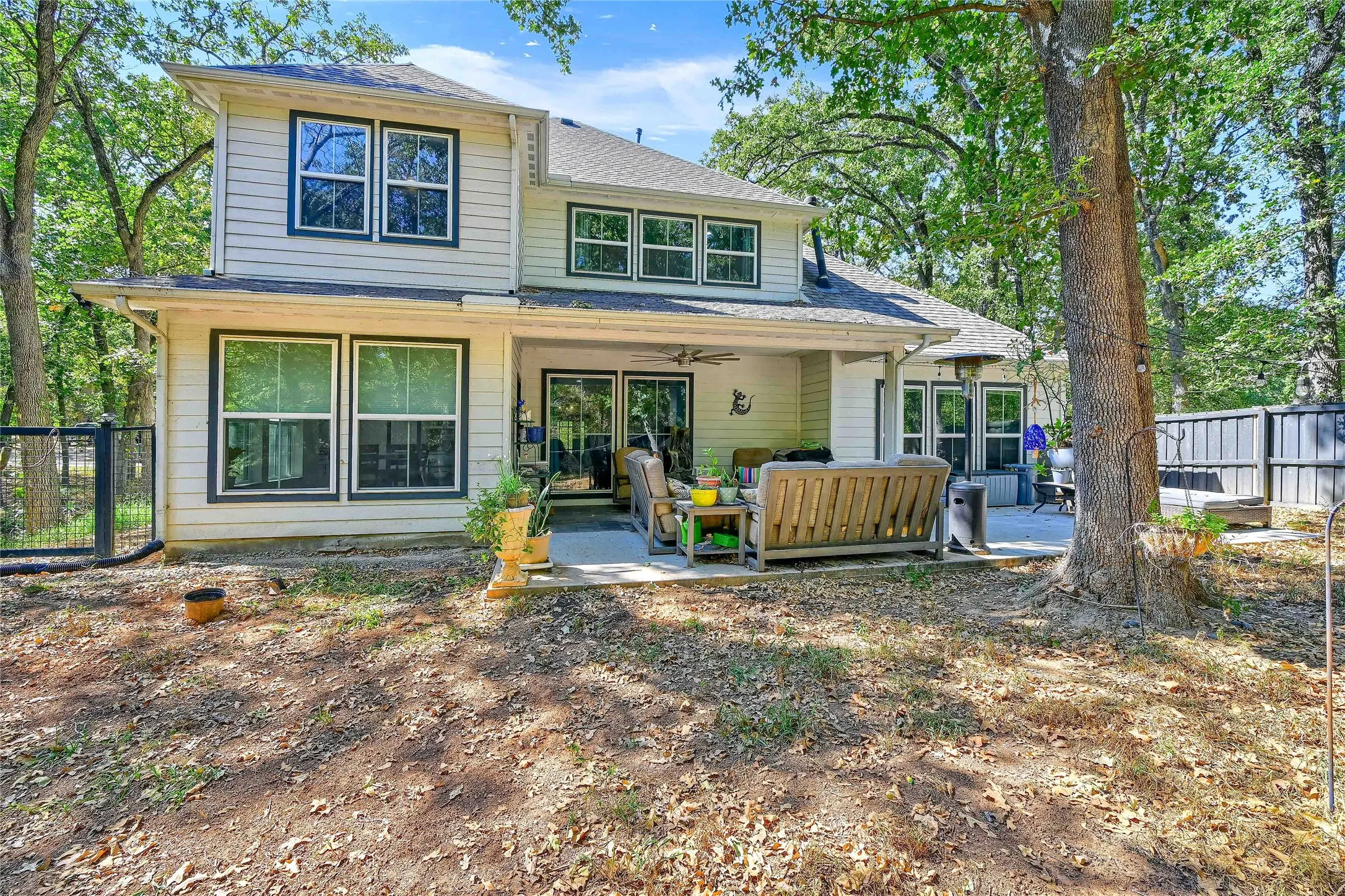 Single Family Residence For Sale in Grayson County , 610 Deleon Street, Denison, Texas 75020, 4 Bedroom, 3 Bathroom, 2 Garage spaces, 2,687 Sqft, built in 2019, Preowned, mls#20745072, Real Estate Agent in Denison, Homes For Sale in Grayson county, Homes For Sale in Denison, Realtor in Denison Texas, Real Estate Brokerage Independent Realty Texas, Luminita Cordes Realtor