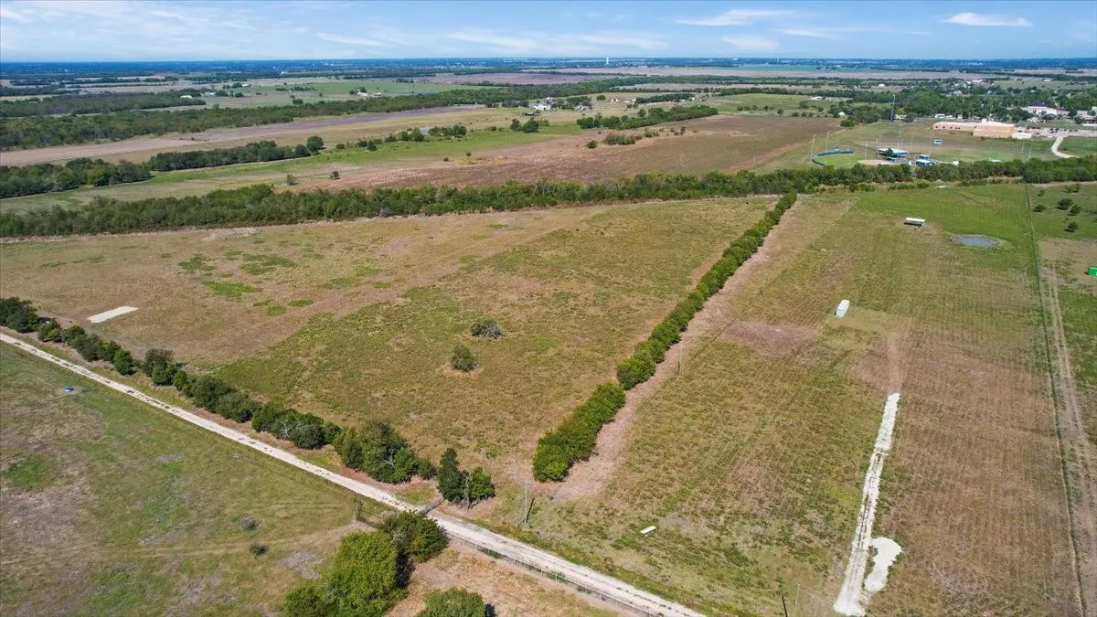 Birds eye view of property featuring a rural view