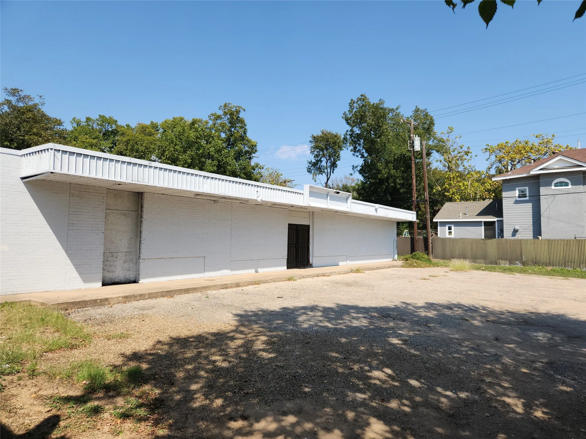 Retail For Sale in Dallas County , 4118 Colonial Avenue, Dallas, Texas 75215, 0, 0, Garage spaces, 0 Sqft, built in 1965, Preowned, Price $315,000, mls#20754154, Real Estate Agent in Dallas, Homes For Sale in Dallas county, Homes For Sale in Dallas, Realtor in Dallas Texas, Real Estate Brokerage Independent Realty Texas, Luminita Cordes Realtor