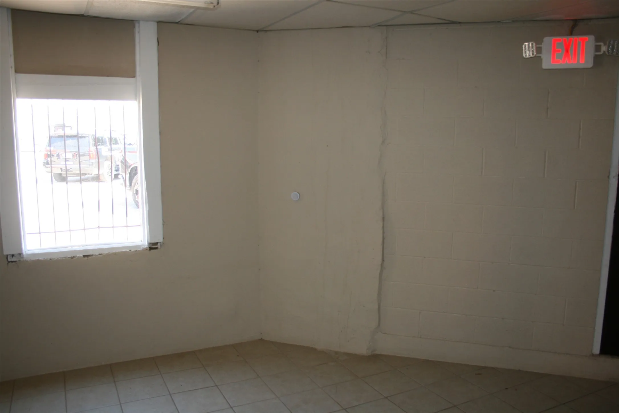 Extra room number three tiled empty room with a paneled ceiling