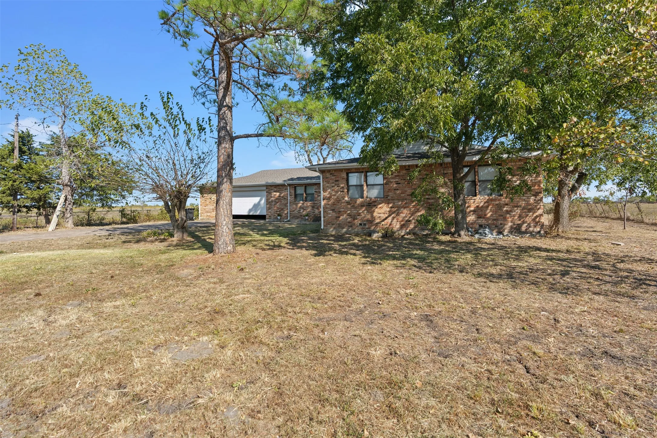 View of front of home featuring a front yard