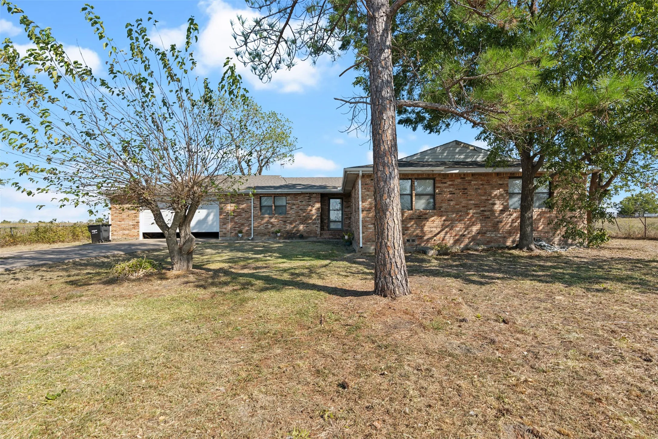 Single Family Residence For Sale in Collin County , 9157 County Road 678, Royse City, Texas 75189, 4 Bedrooms, 2 Bathrooms, 2 Garage spaces, 1,739 Sqft, built in 1980, Price $499,900, mls#20758977, Real Estate Agent in Royse City, Homes For Sale in Collin county, Homes For Sale in Royse City, Realtor in Royse City Texas, Real Estate Brokerage Independent Realty Texas, Luminita Cordes Realtor