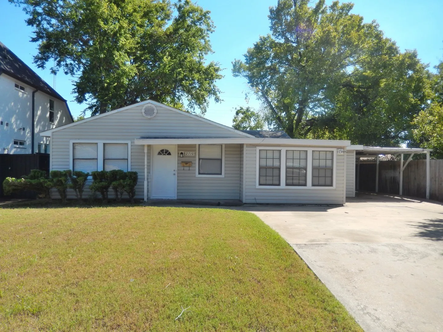 Single Family Residence For Rent in Dallas County , 2710 Mount View Drive, Farmers Branch, Texas 75234, 3 Bedroom, 2 Bathroom, Garage spaces, 1,436 Sqft, built in 1954, Preowned, mls#20740686, Real Estate Agent in Farmers Branch, Homes For Rent in Dallas county, Homes For Rent in Farmers Branch, Realtor in Farmers Branch Texas, Real Estate Brokerage Independent Realty Texas, Luminita Cordes Realtor