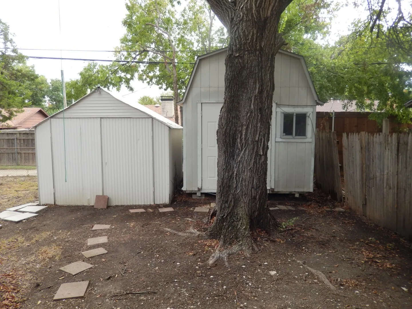 Single Family Residence For Rent in Dallas County , 2710 Mount View Drive, Farmers Branch, Texas 75234, 3 Bedroom, 2 Bathroom, Garage spaces, 1,436 Sqft, built in 1954, Preowned, mls#20740686, Real Estate Agent in Farmers Branch, Homes For Rent in Dallas county, Homes For Rent in Farmers Branch, Realtor in Farmers Branch Texas, Real Estate Brokerage Independent Realty Texas, Luminita Cordes Realtor