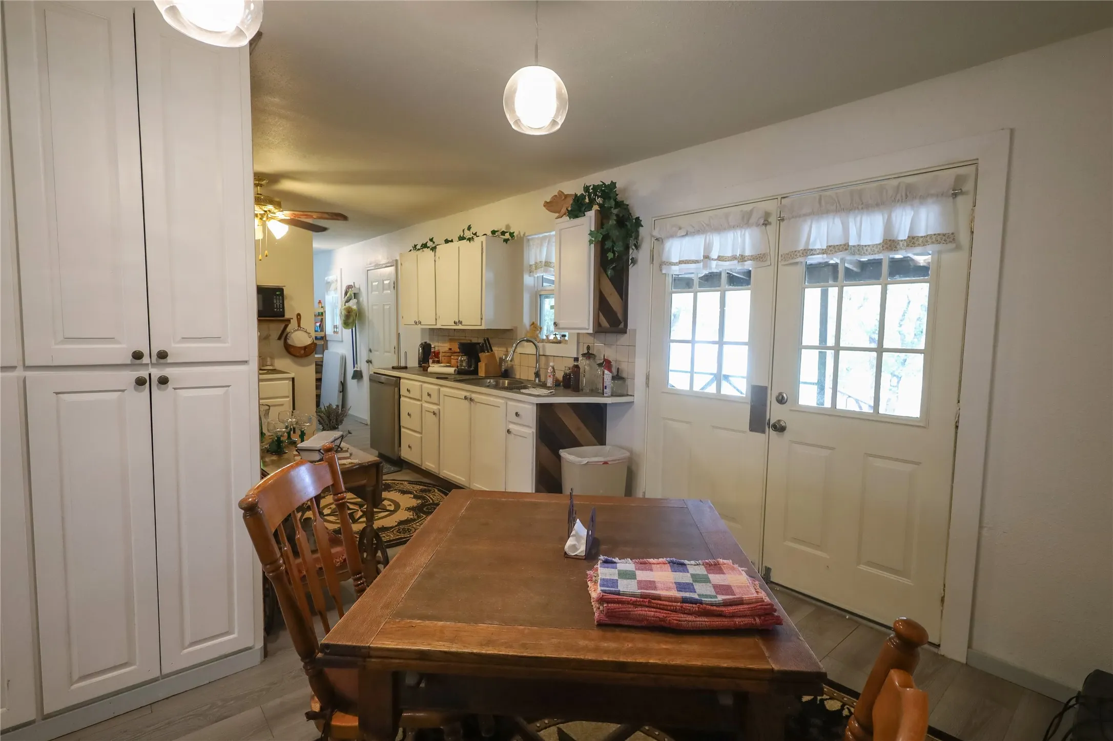 Dining room with light hardwood / wood-style floors, sink, and ceiling fan