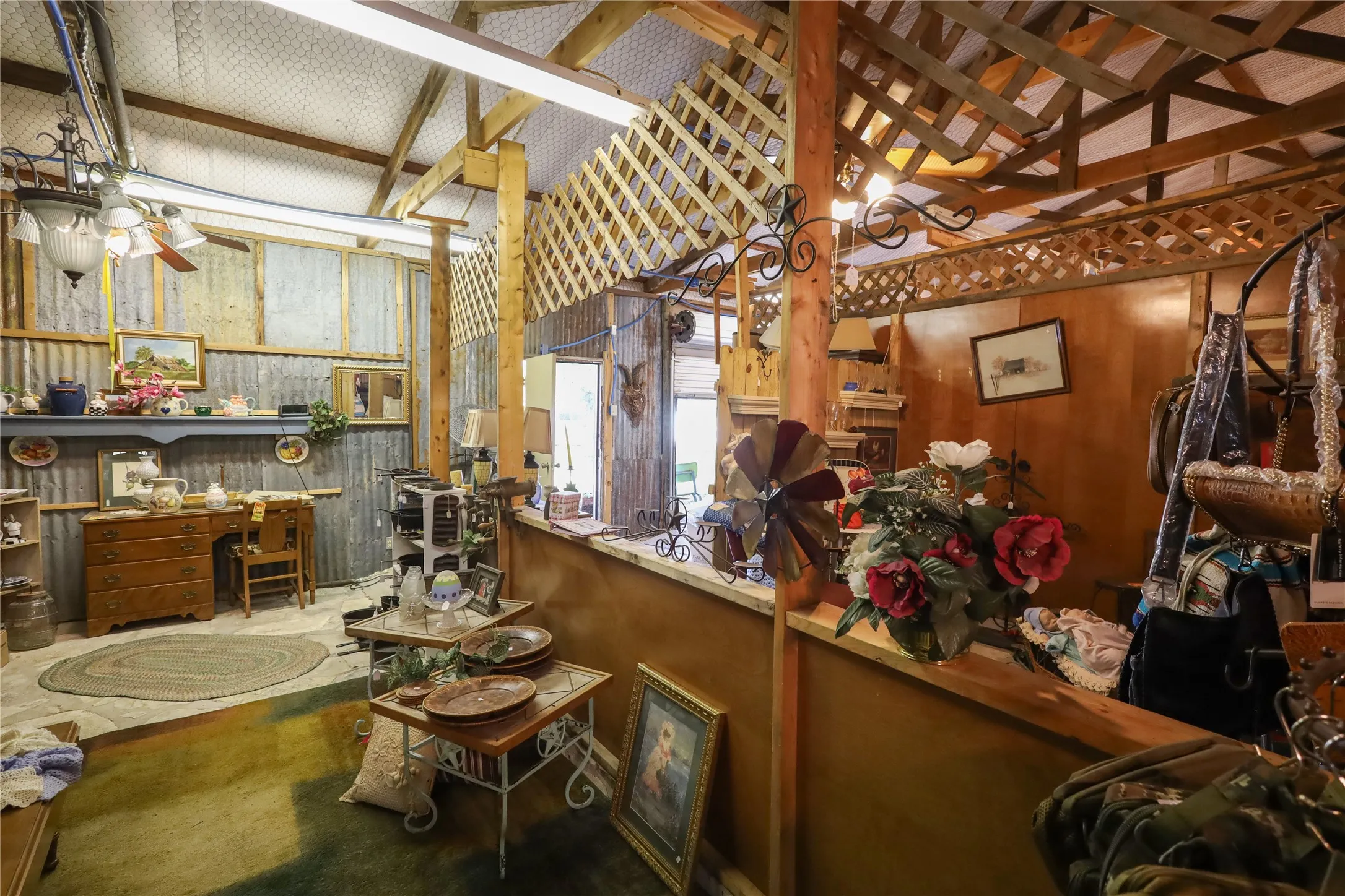 Miscellaneous room featuring ceiling fan and vaulted ceiling