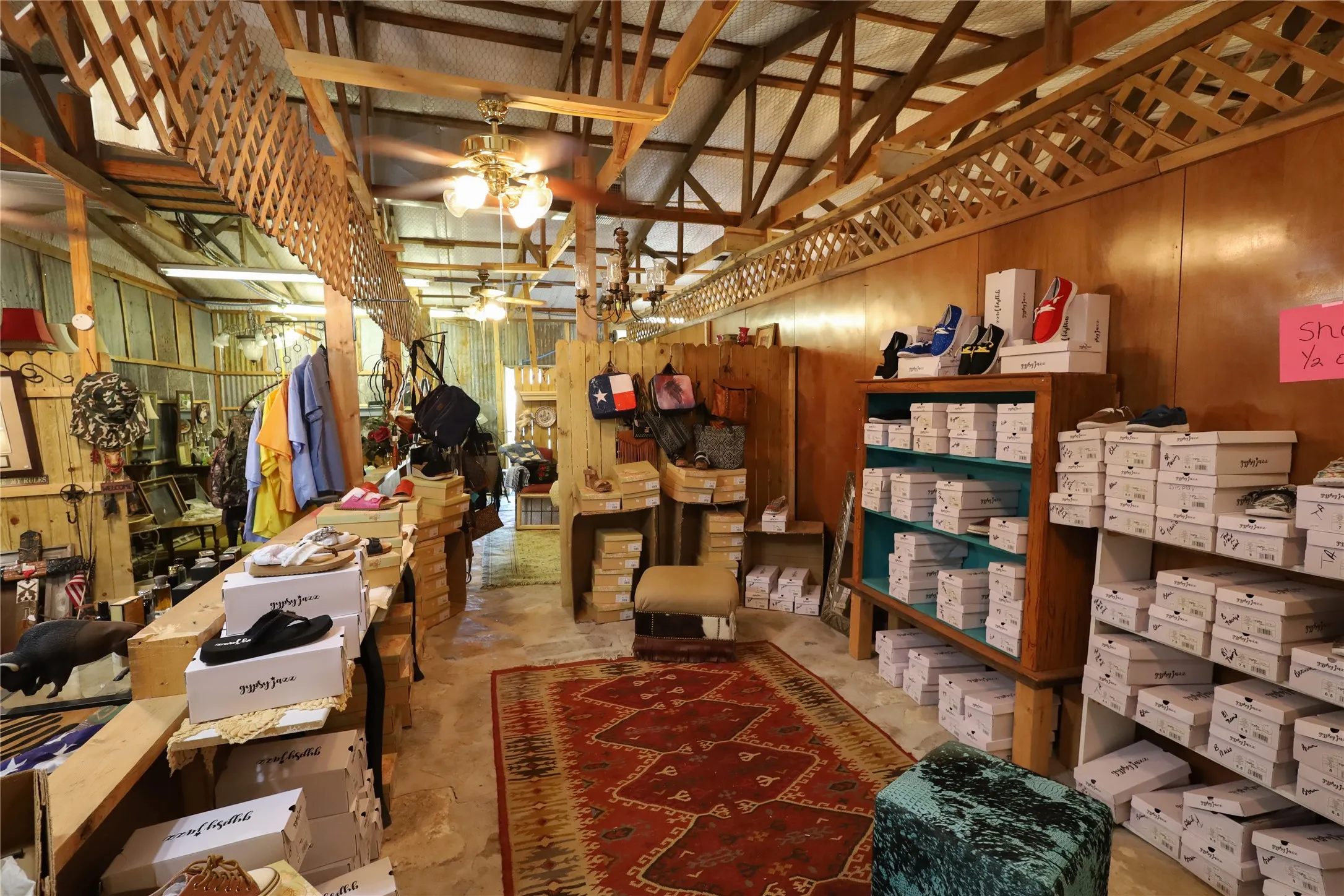 Miscellaneous room featuring concrete flooring and ceiling fan