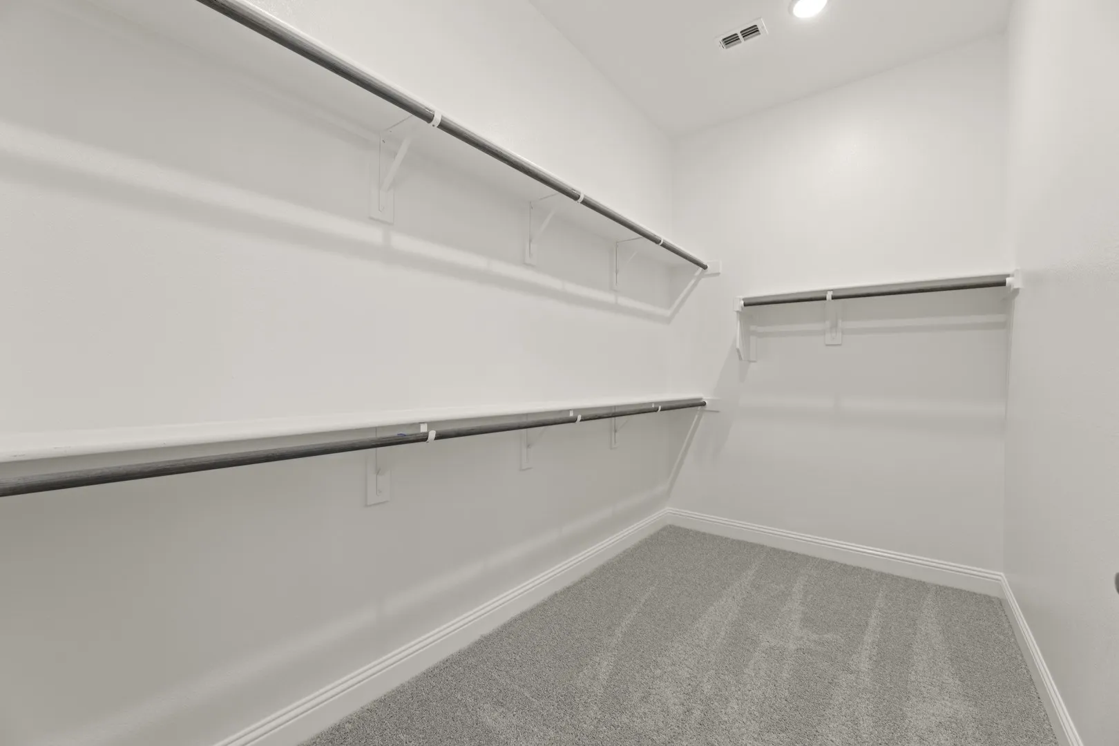 9320 Blooming Ivy - Closet