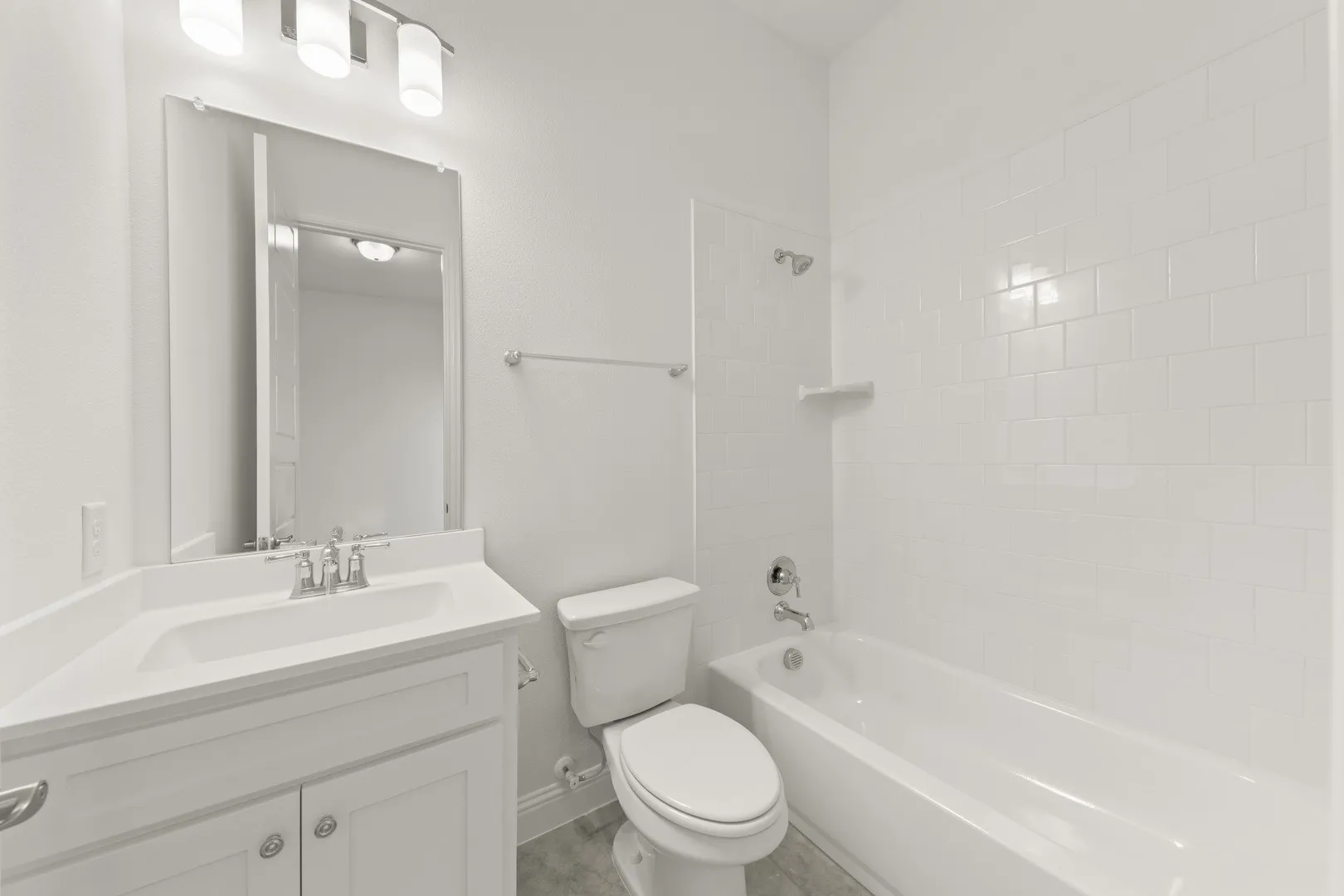 9320 Blooming Ivy - 2ND Bath