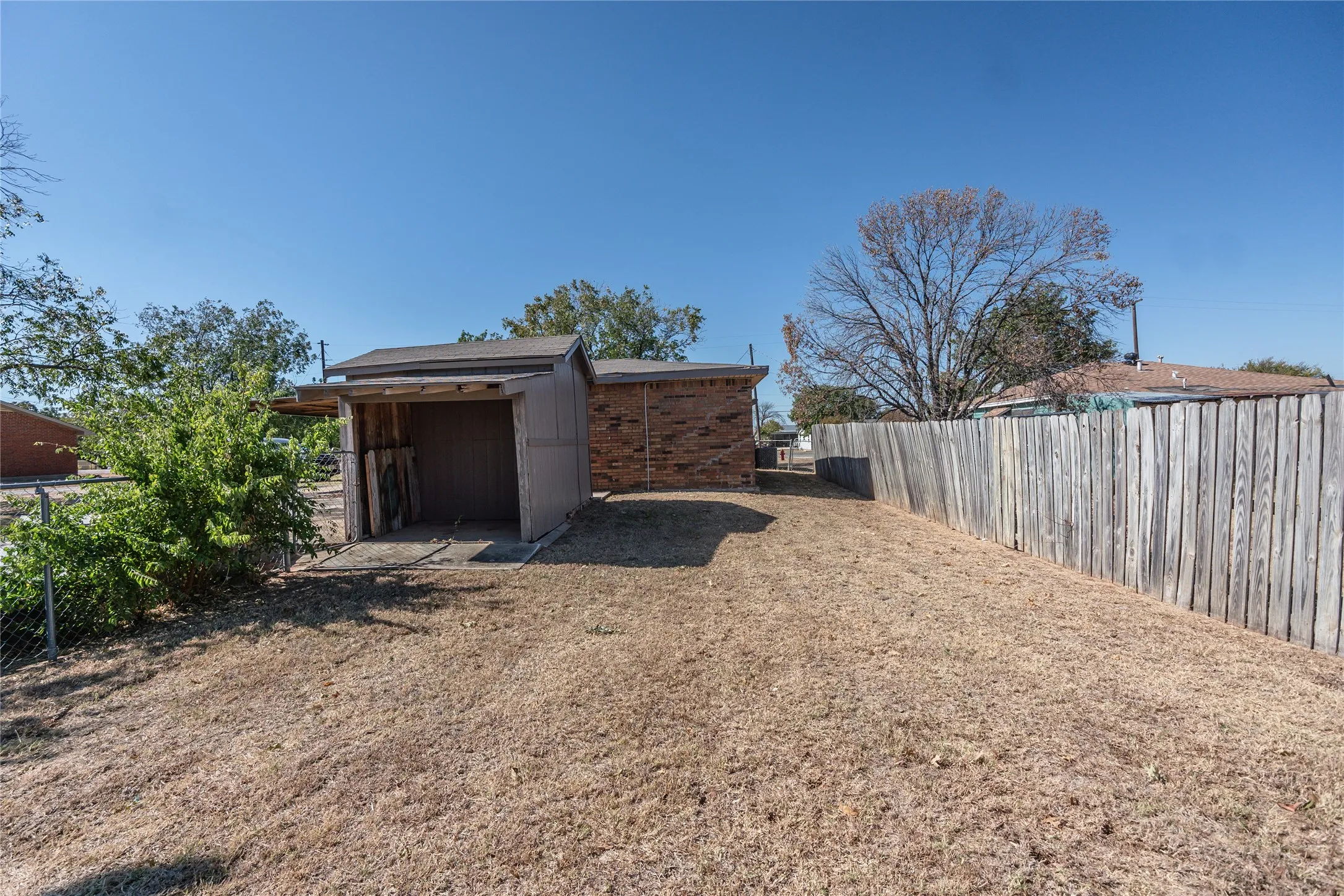 Single Family Residence For Sale in Montague County , 1226 Clay Street, Nocona, Texas 76255, 3 Bedroom, 2 Bathroom, Garage spaces, 1,649 Sqft, built in 1965, Price $199,900, mls#20761577, Real Estate Agent in Nocona, Homes For Sale in Montague county, Homes For Sale in Nocona, Realtor in Nocona Texas, Real Estate Brokerage Independent Realty Texas, Luminita Cordes Realtor