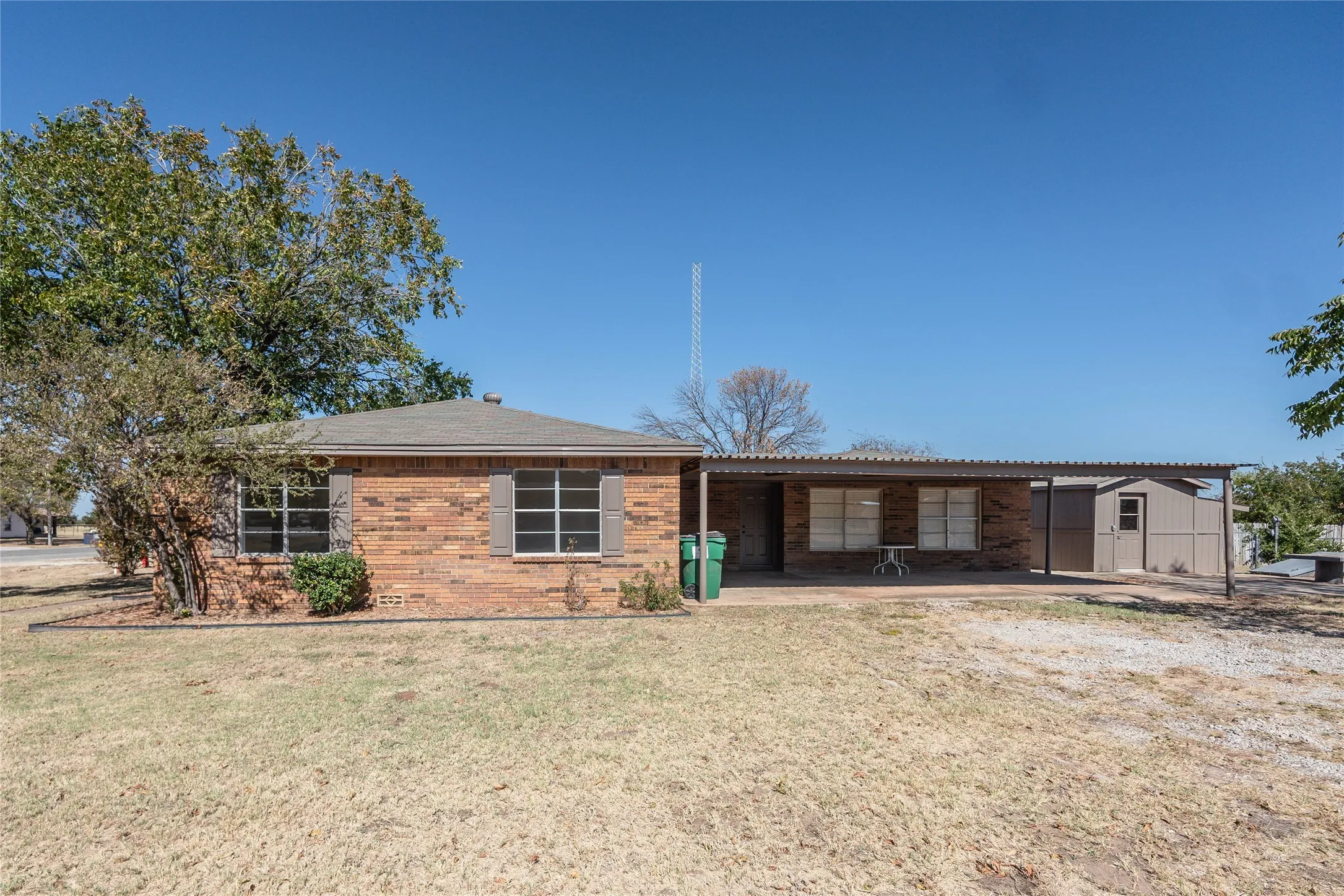 Single Family Residence For Sale in Montague County , 1226 Clay Street, Nocona, Texas 76255, 3 Bedroom, 2 Bathroom, Garage spaces, 1,649 Sqft, built in 1965, Price $199,900, mls#20761577, Real Estate Agent in Nocona, Homes For Sale in Montague county, Homes For Sale in Nocona, Realtor in Nocona Texas, Real Estate Brokerage Independent Realty Texas, Luminita Cordes Realtor