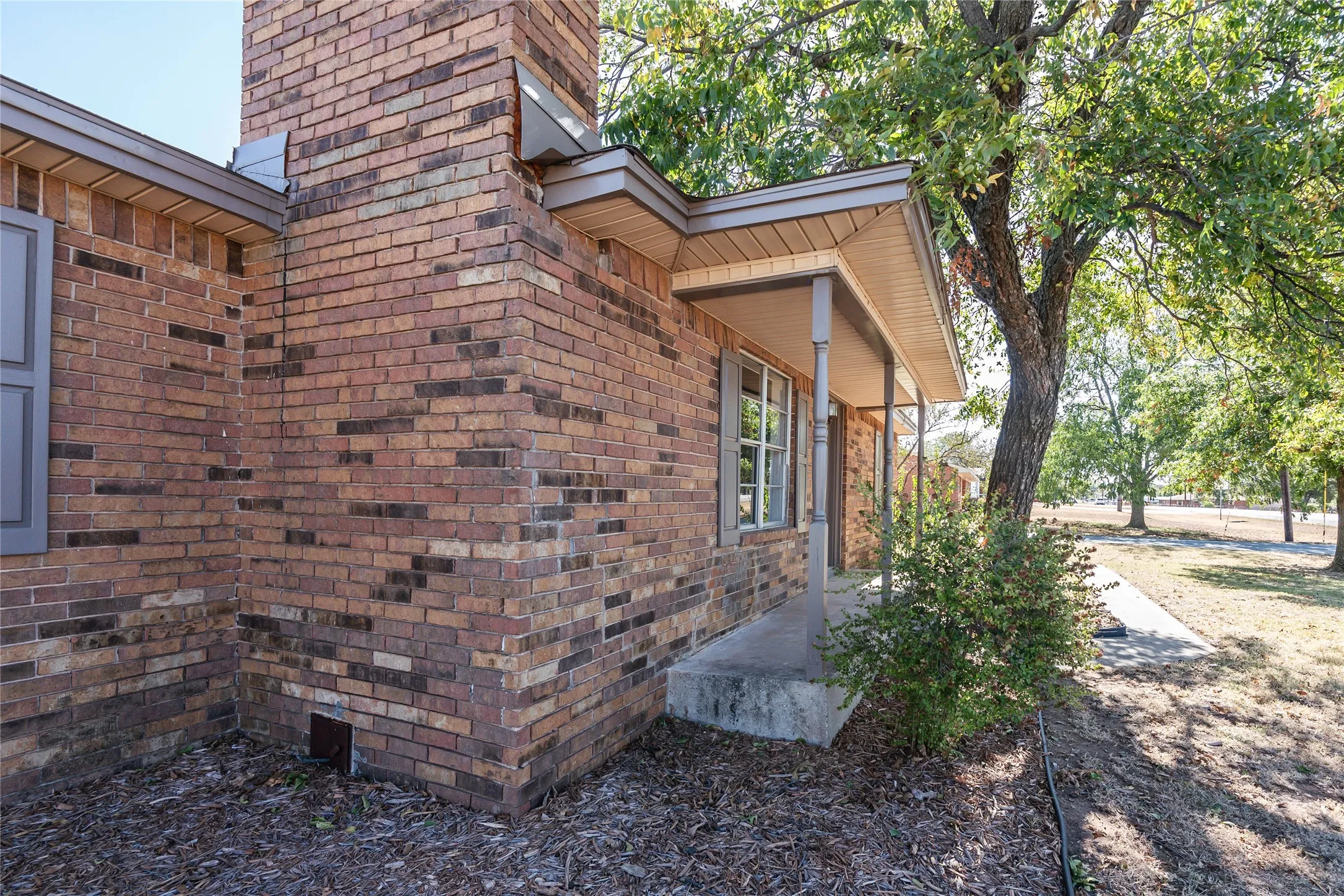 Single Family Residence For Sale in Montague County , 1226 Clay Street, Nocona, Texas 76255, 3 Bedroom, 2 Bathroom, Garage spaces, 1,649 Sqft, built in 1965, Price $199,900, mls#20761577, Real Estate Agent in Nocona, Homes For Sale in Montague county, Homes For Sale in Nocona, Realtor in Nocona Texas, Real Estate Brokerage Independent Realty Texas, Luminita Cordes Realtor